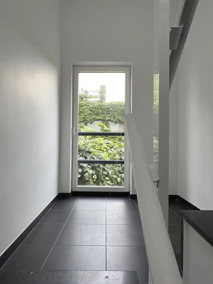 Verzorgde duplex met 1 slaapkamer en bureau foto 18