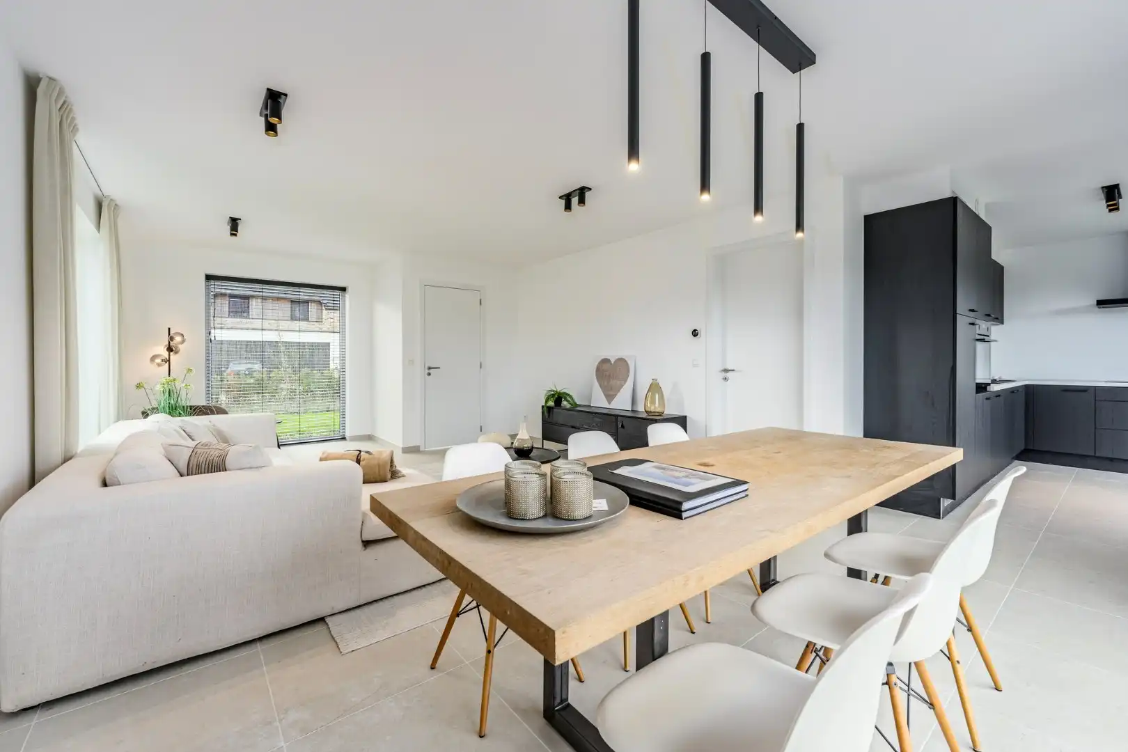 Nieuwbouwwoning met garage foto 5