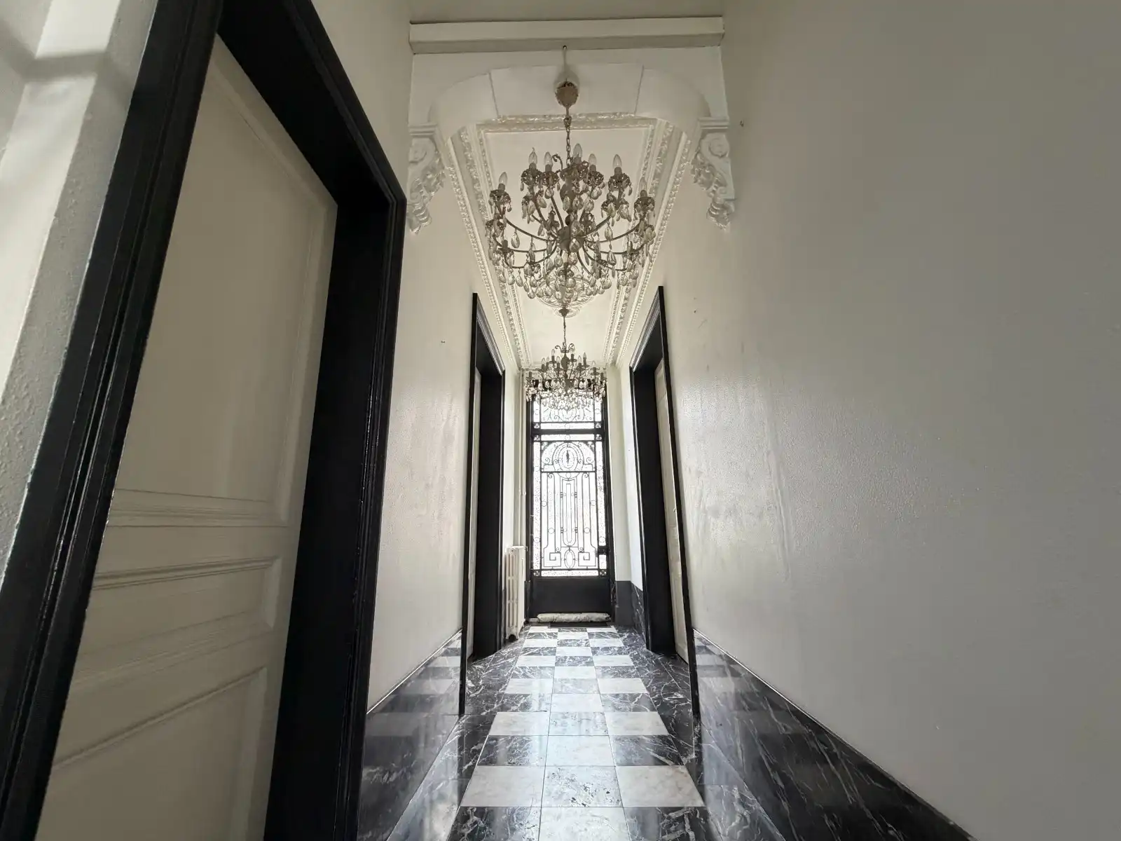 Prachtig herenhuis in het centrum van Kruishoutem foto 2