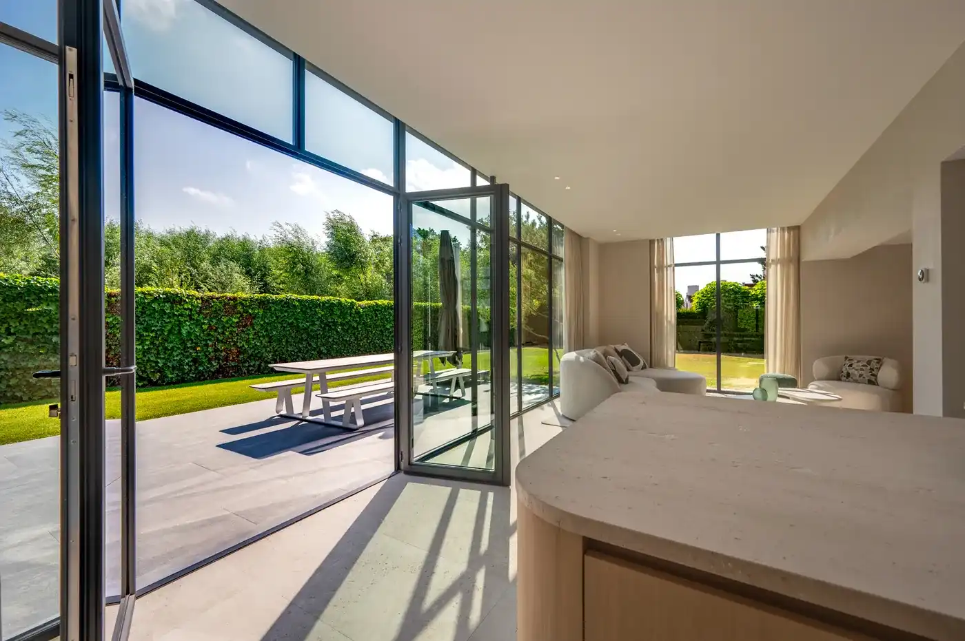 Elegante gerenoveerde villa aan de rand van het Zoute genietend van alle privacy foto 3