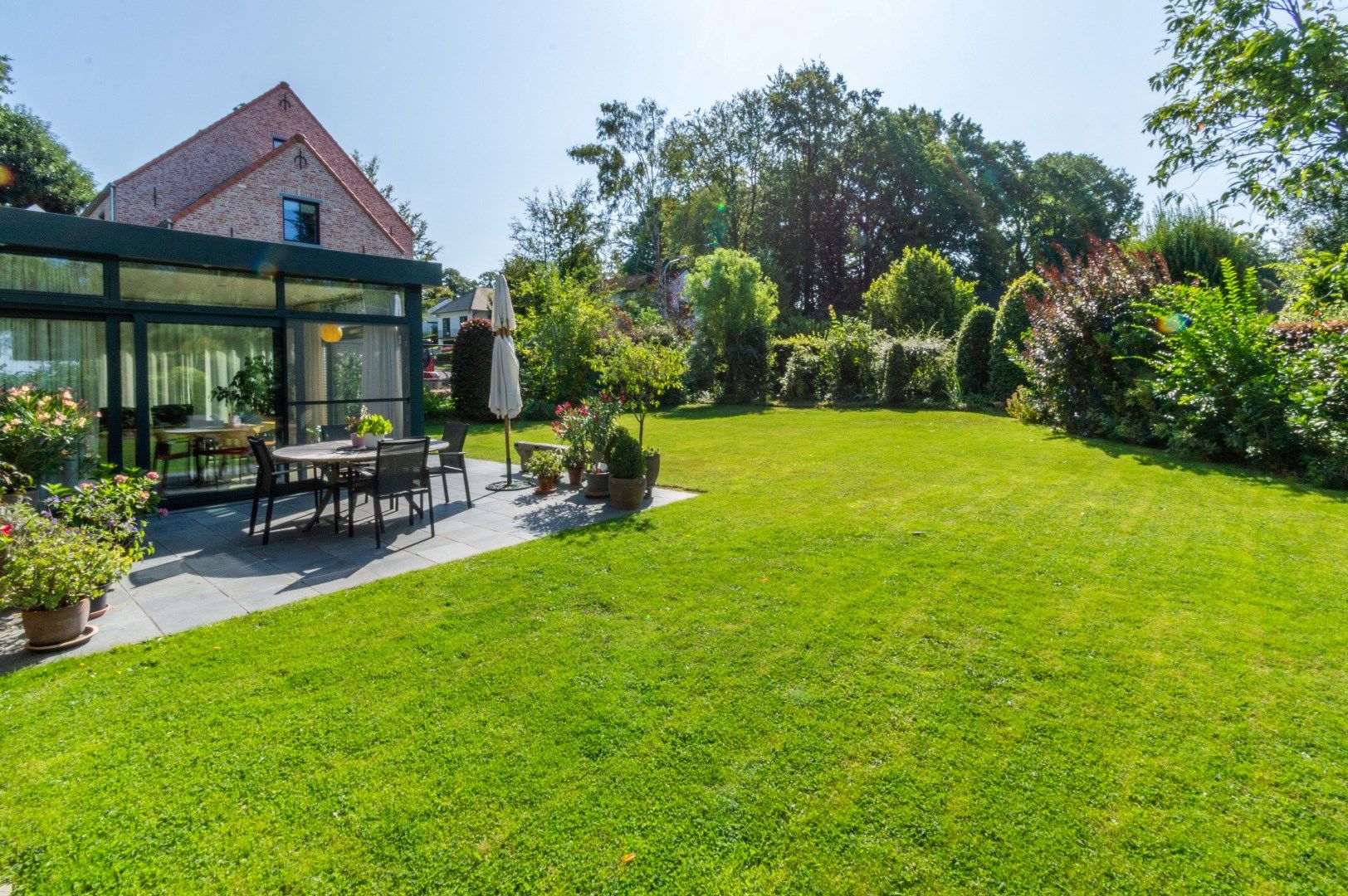 Een degelijke en goed onderhouden villa met oa. 4 slaapkamers foto 5