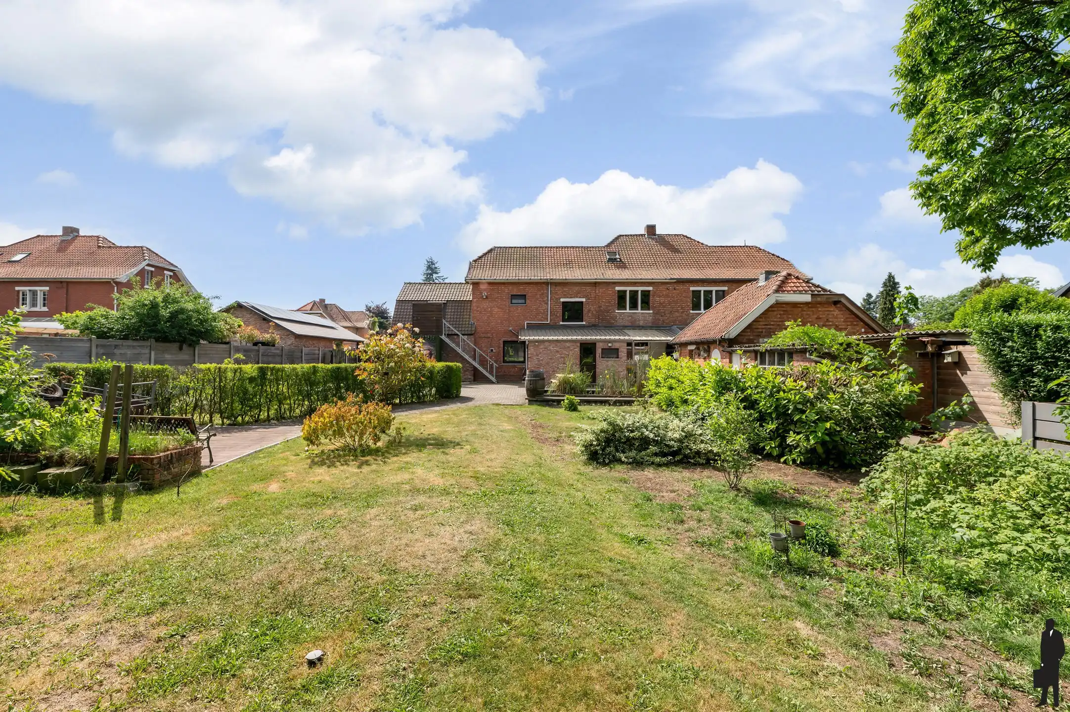 Charmante, zeer ruime, gerenoveerde ingenieursvilla in groen foto 26