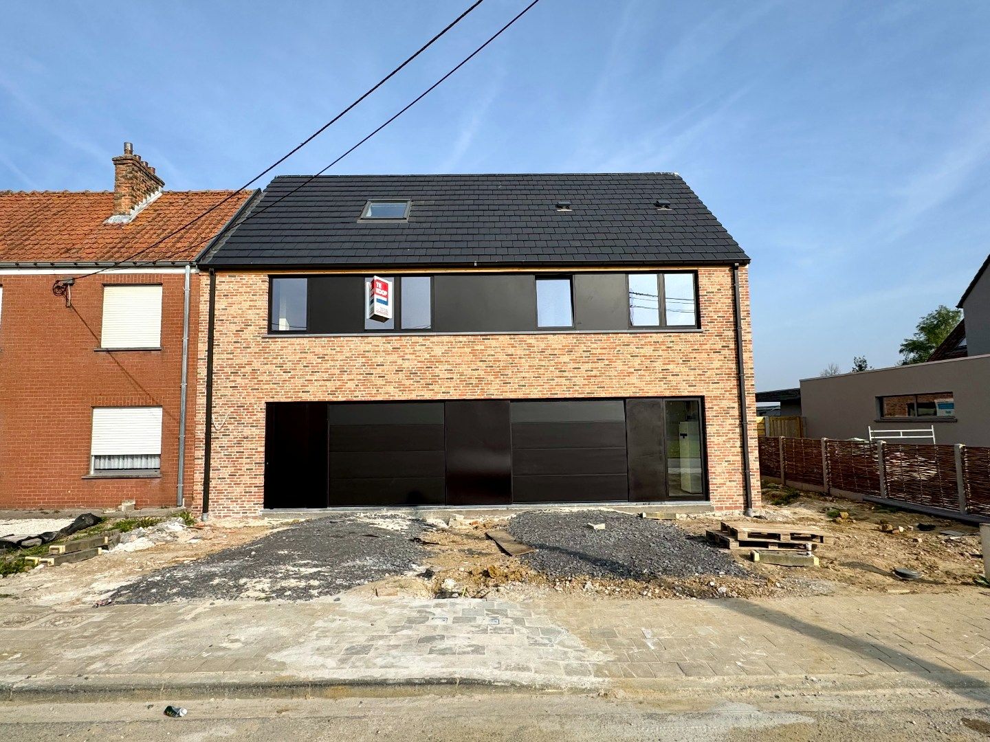NIEUWBOUW WONING MET 3 SLAAPKAMERS, GARAGE EN TUIN (515m²) foto {{pictureIndex}}