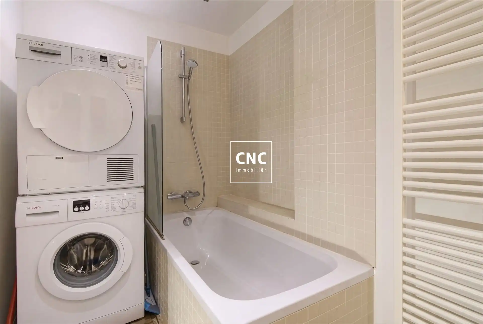 Gemeubeld en instapklaar appartement met zijdelings zeezicht foto 8