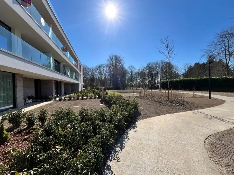 App met 2  slpkm, garage en kelderberging foto {{pictureIndex}}