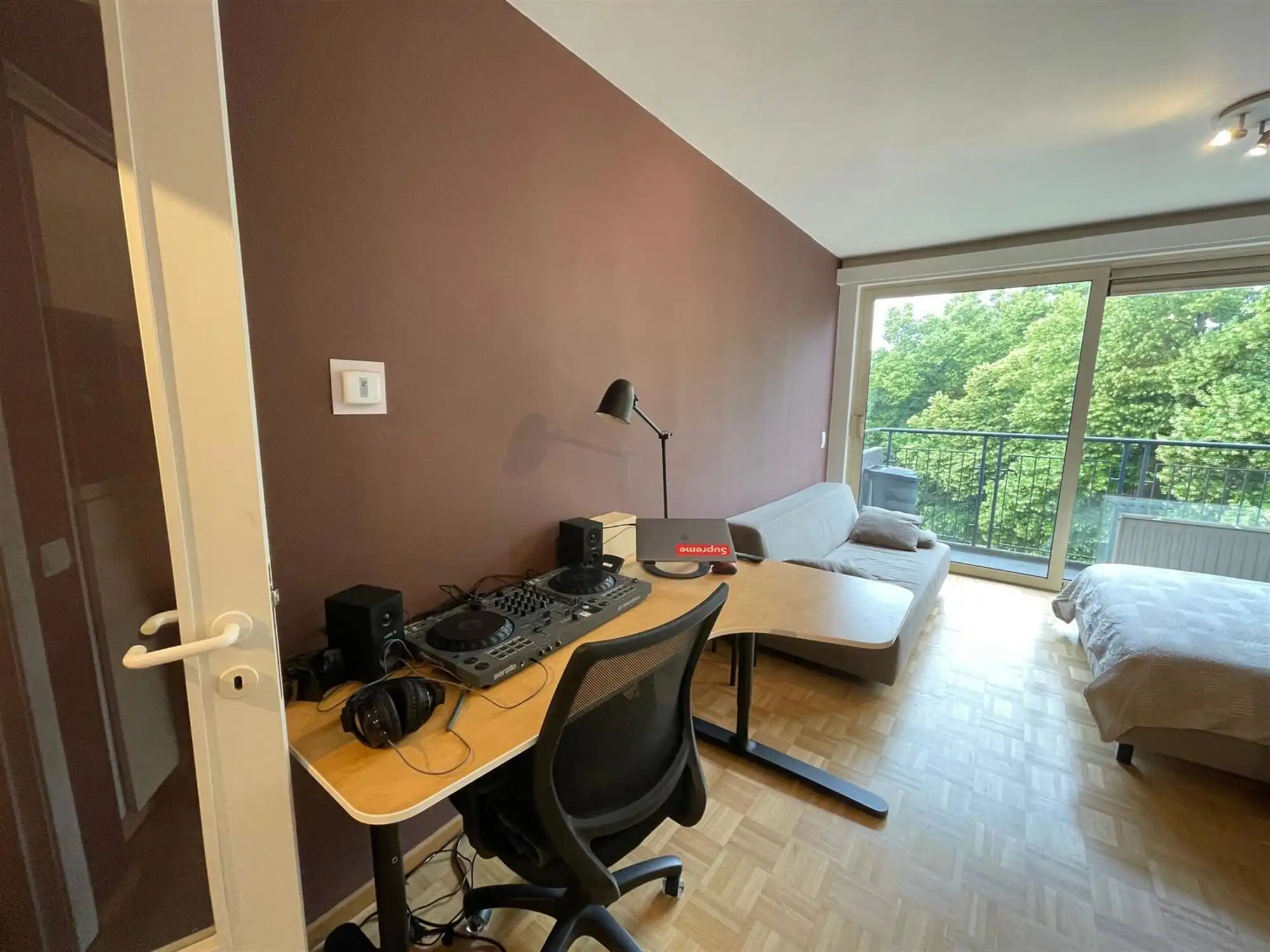Ruime studio Leuven met groen verzicht foto 4