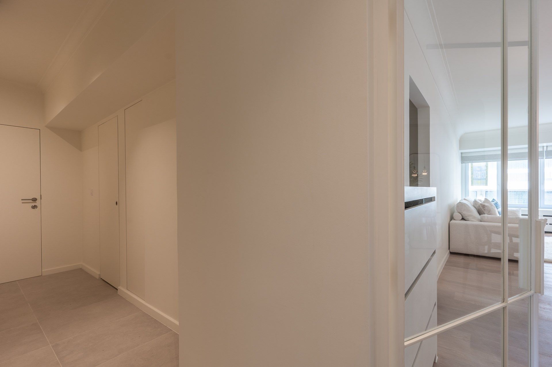 Prachtig gerenoveerd appartement met 2 slaapkamers op een topligging op de Kustlaan vlakbij het Van binnenplein te Knokke.  foto 16