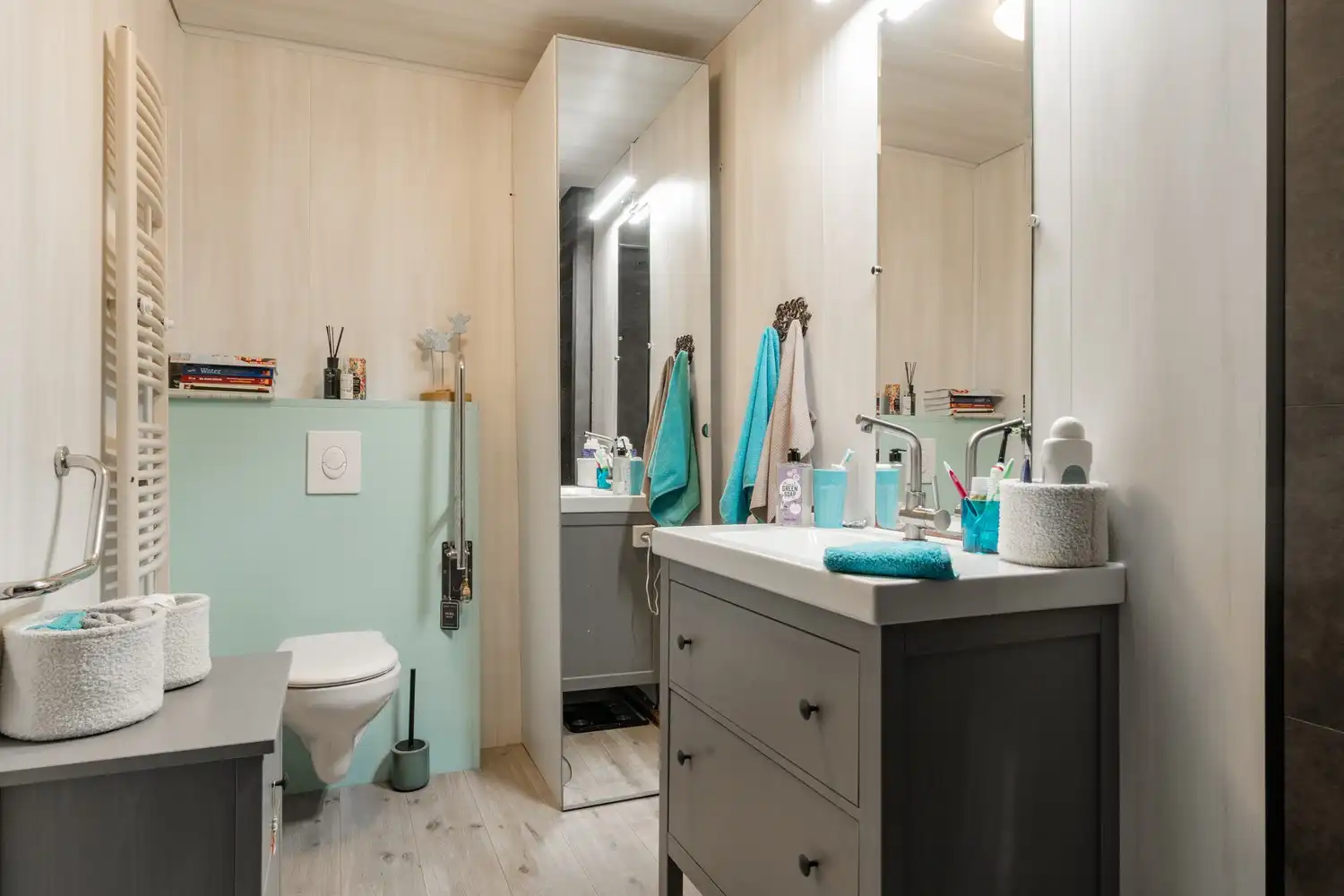 Veelzijdige woning met zorgmogelijkheden, werkruimte en tal van bijgebouwen foto 9