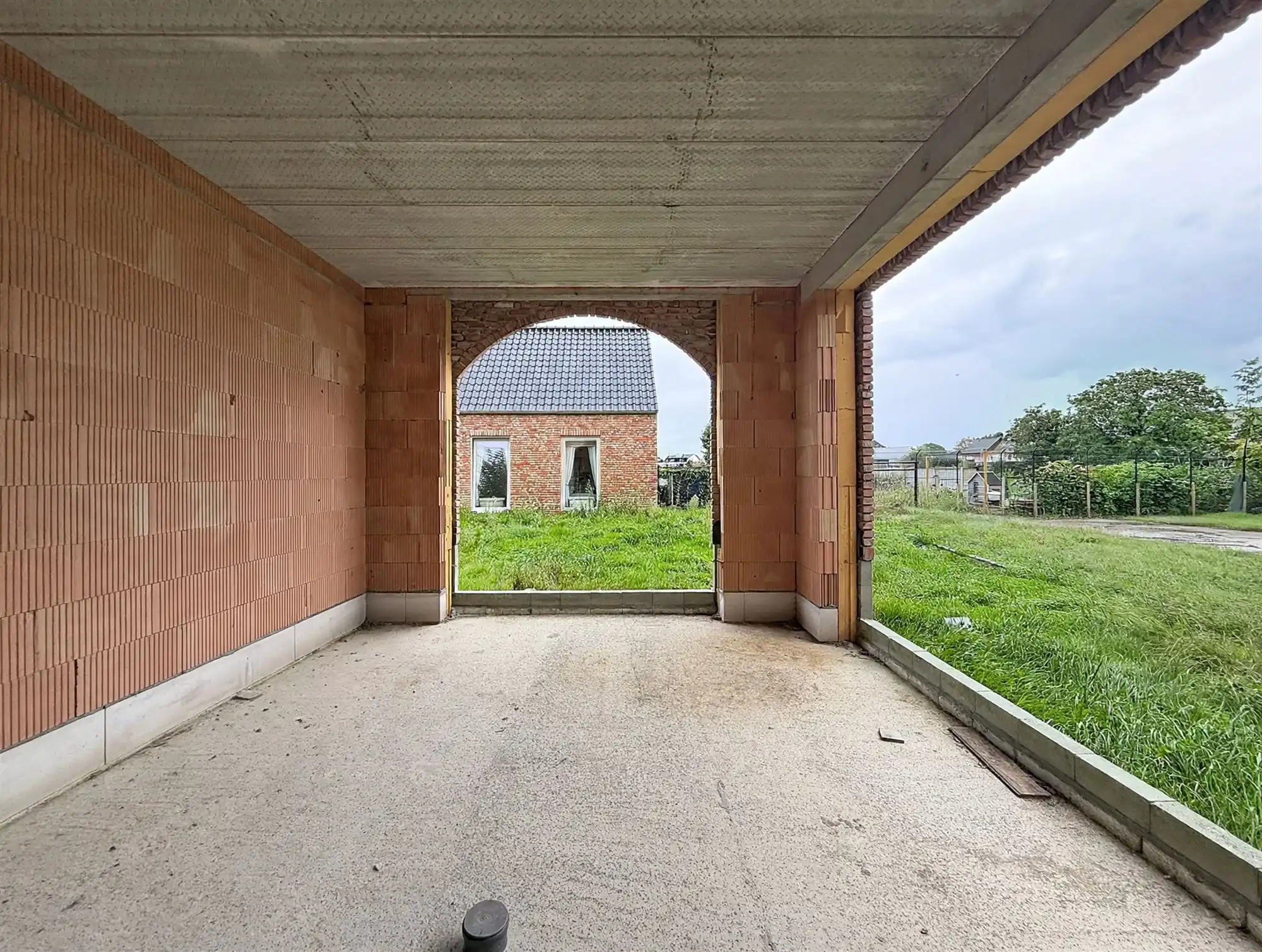 Prachtige ruwbouw woning met afgewerkt bijgebouw te koop! foto 15
