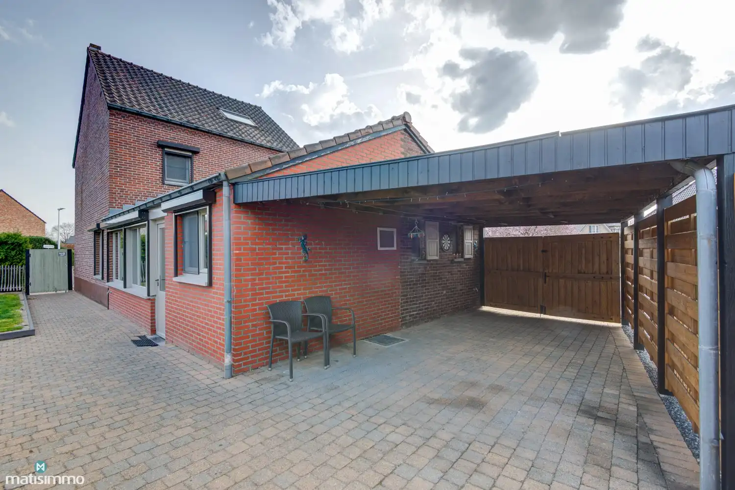 GERENOVEERDE, INSTAPKLARE VRIJSTAANDE WONING MET 3 SLAAPKAMERS IN NEEROETEREN (MAASEIK) foto 30