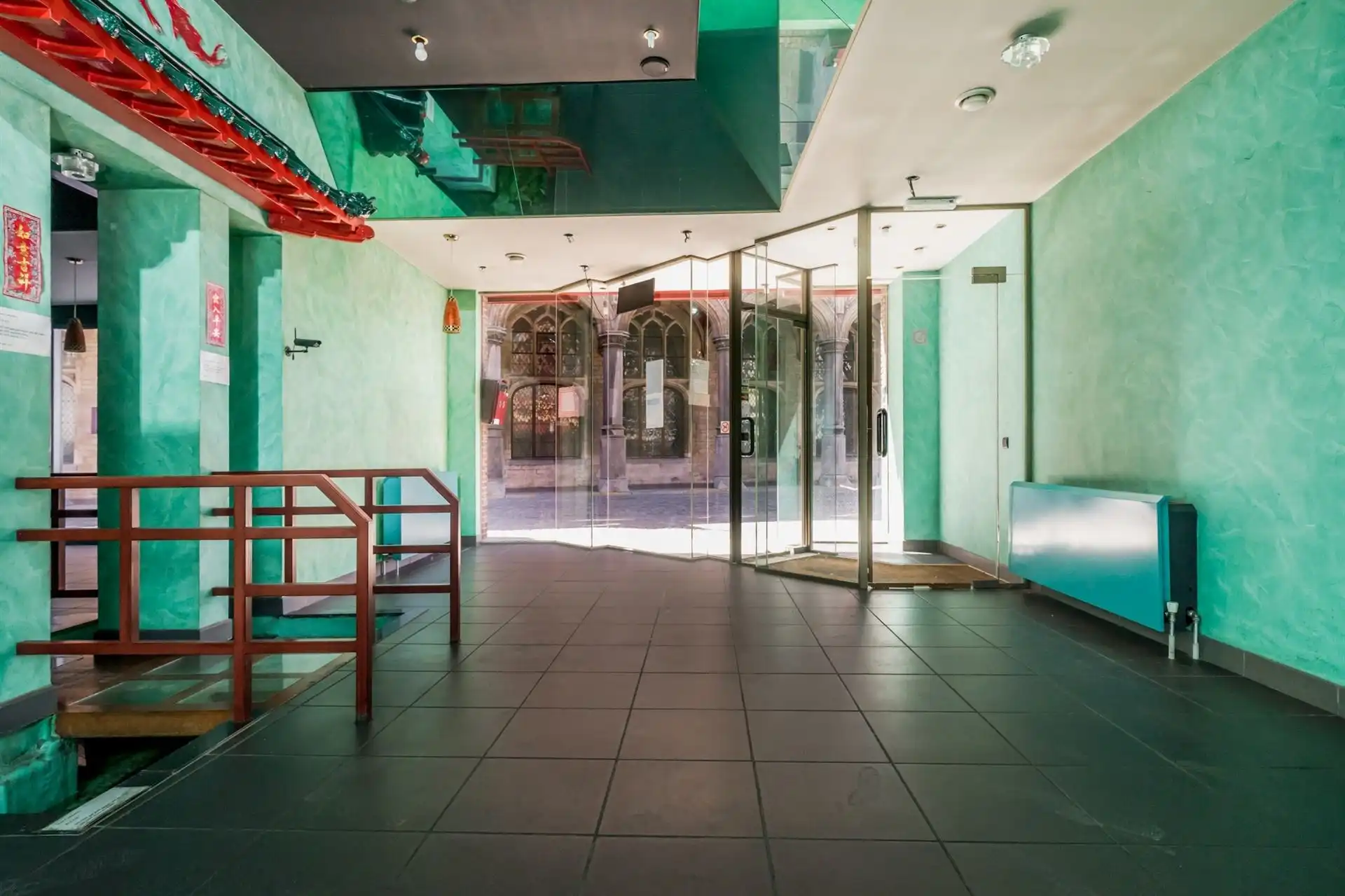 Handelspand met grote etalage op een toplocatie aan de Grote Markt te Mechelen! foto 3