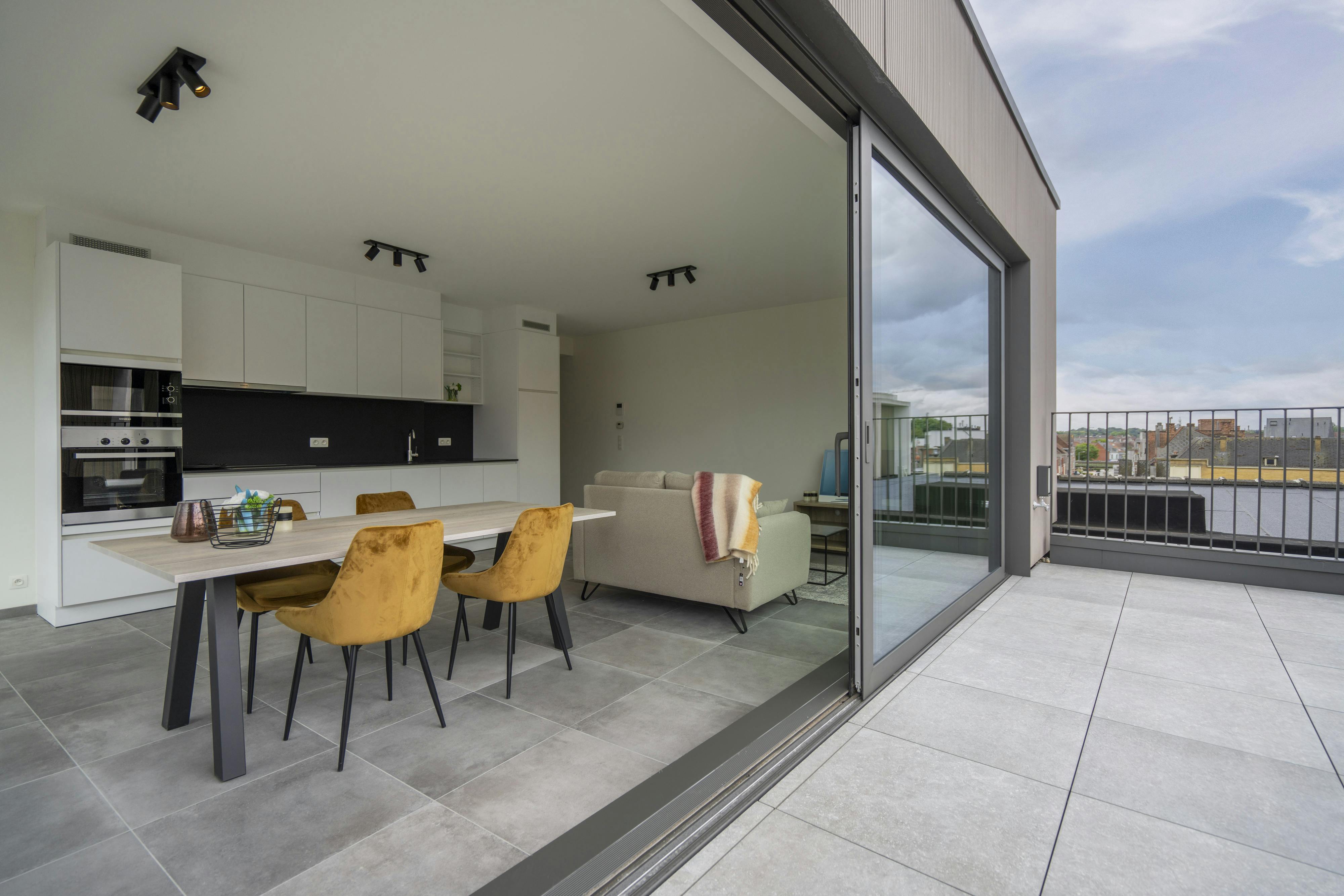 Super lichtrijk dakappartement te koop in Kortrijk foto {{pictureIndex}}