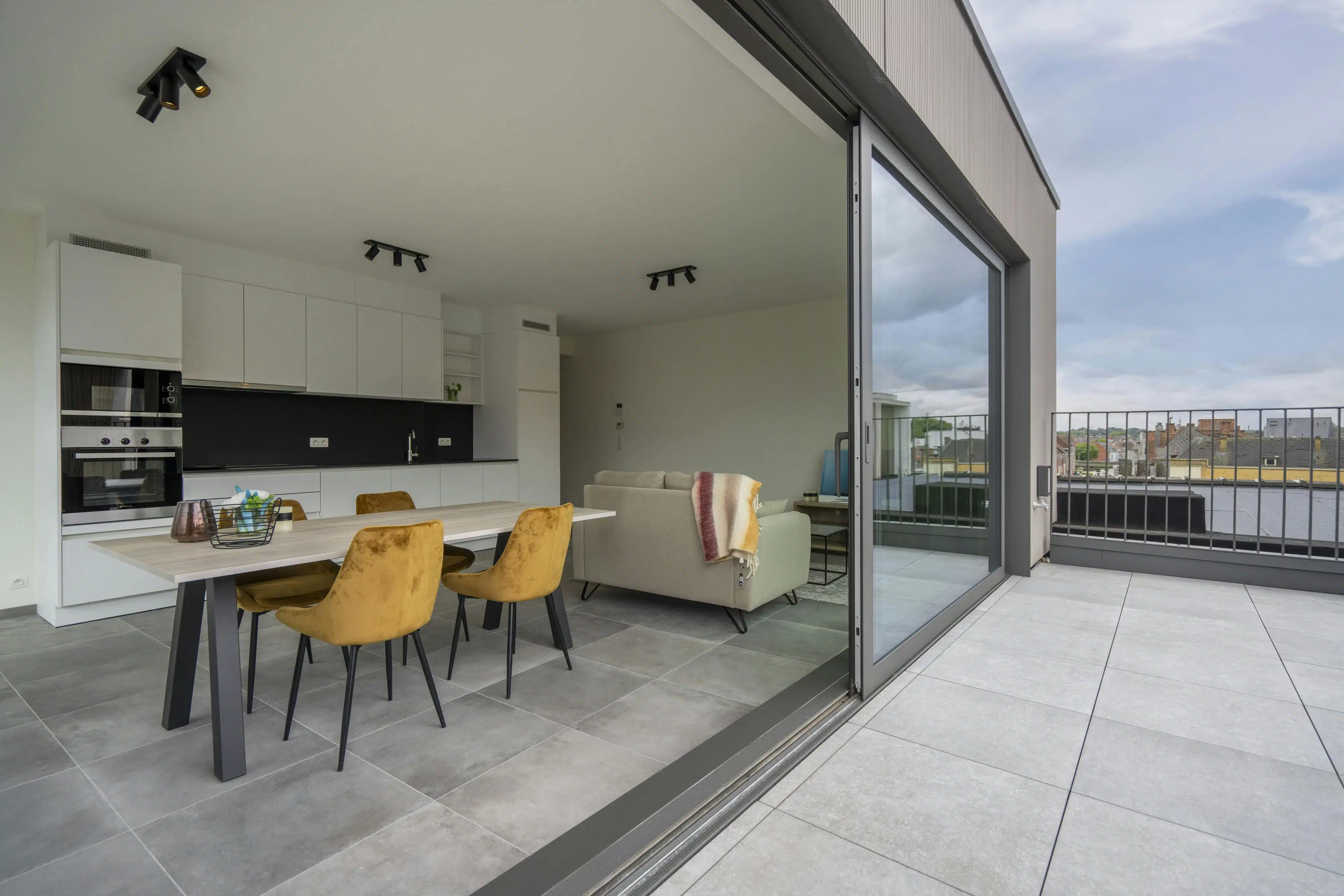 Super lichtrijk dakappartement te koop in Kortrijk foto {{pictureIndex}}