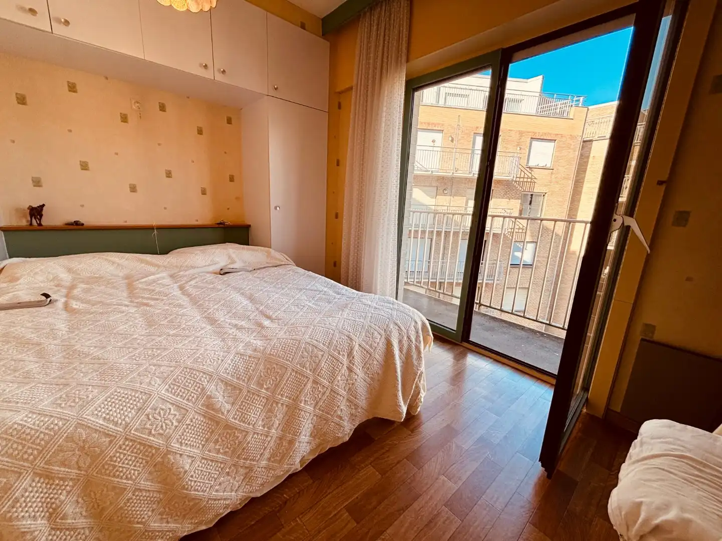 Volwaardig ruim appartement met dubbele garage op voetstap van de zeelijn foto 14