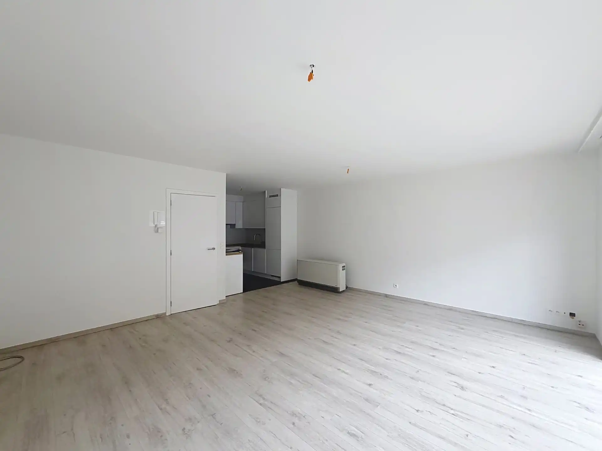 Gerenoveerd appartement met 2 slaapkamers + parkeerplaats foto 5