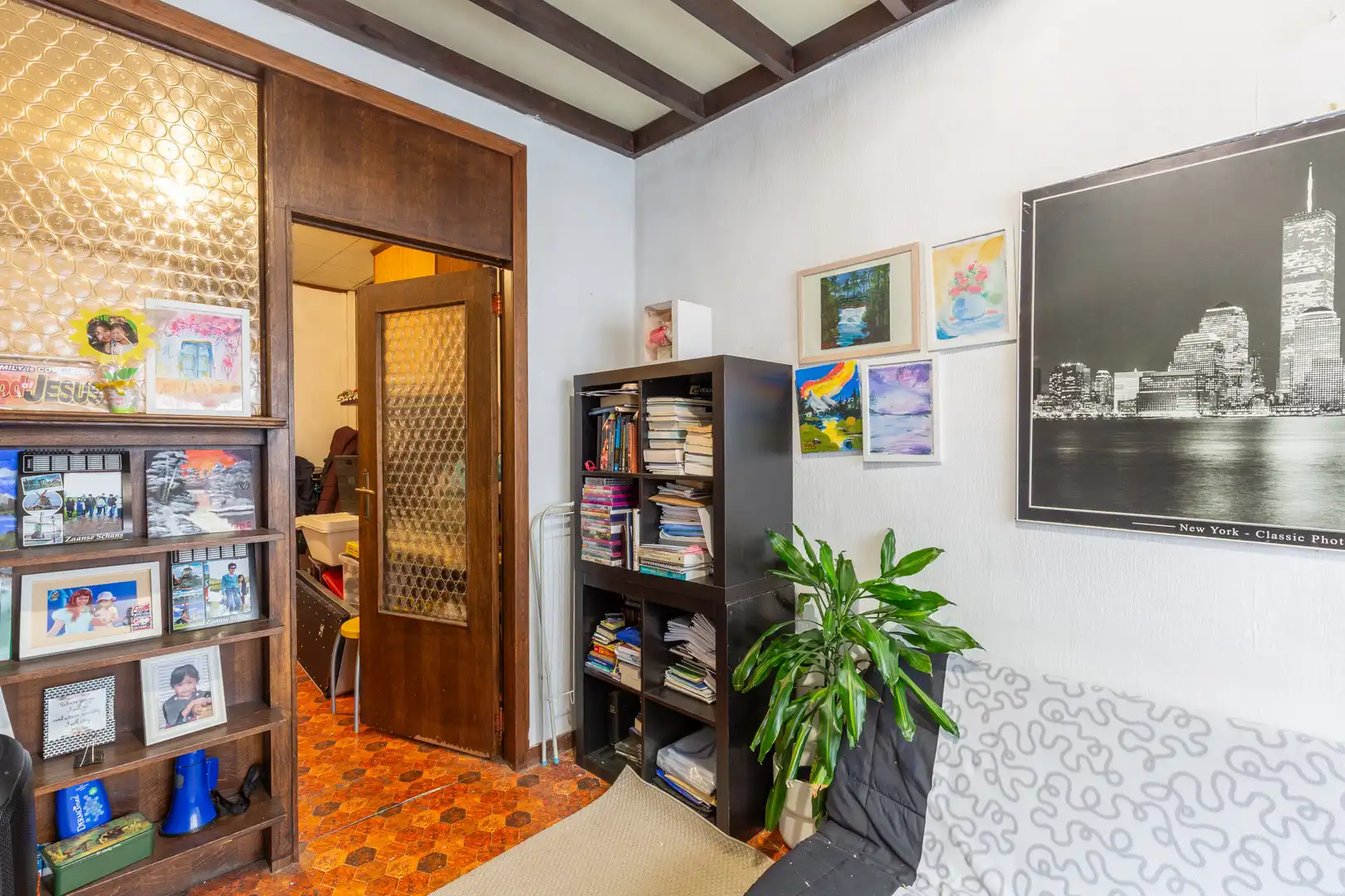 Te renoveren woning met 4 slpk en veel potentieel foto 3