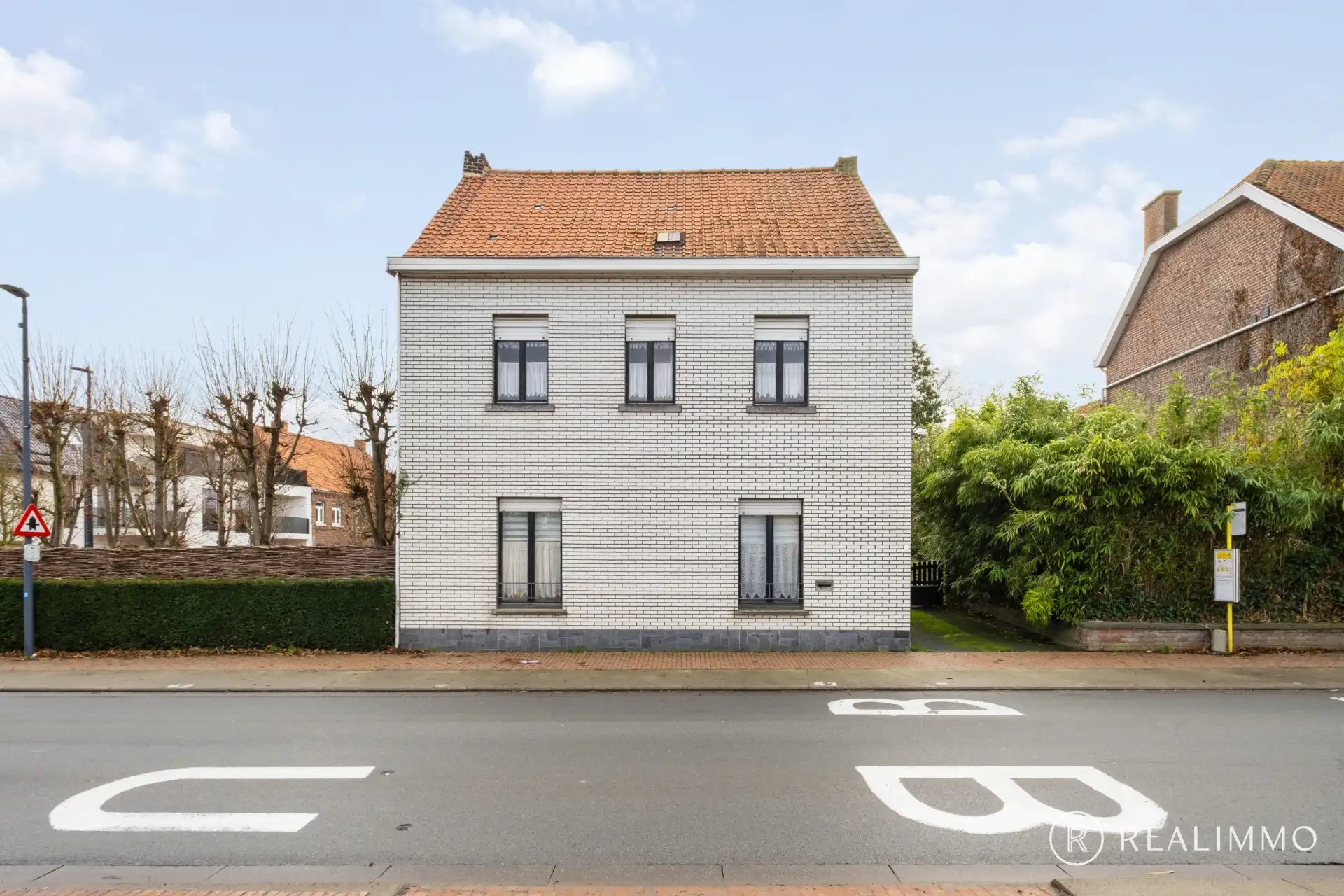 Alleenstaande woning met renovatiepotentieel in het centrum van Helkijn foto {{pictureIndex}}