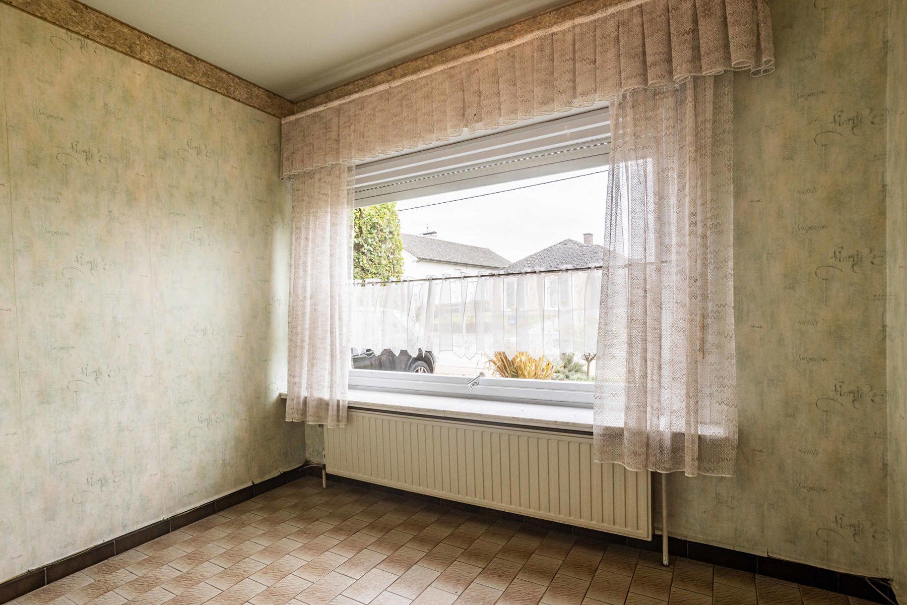 Ruime gezinswoning met 5 SLPK en bureau foto 17