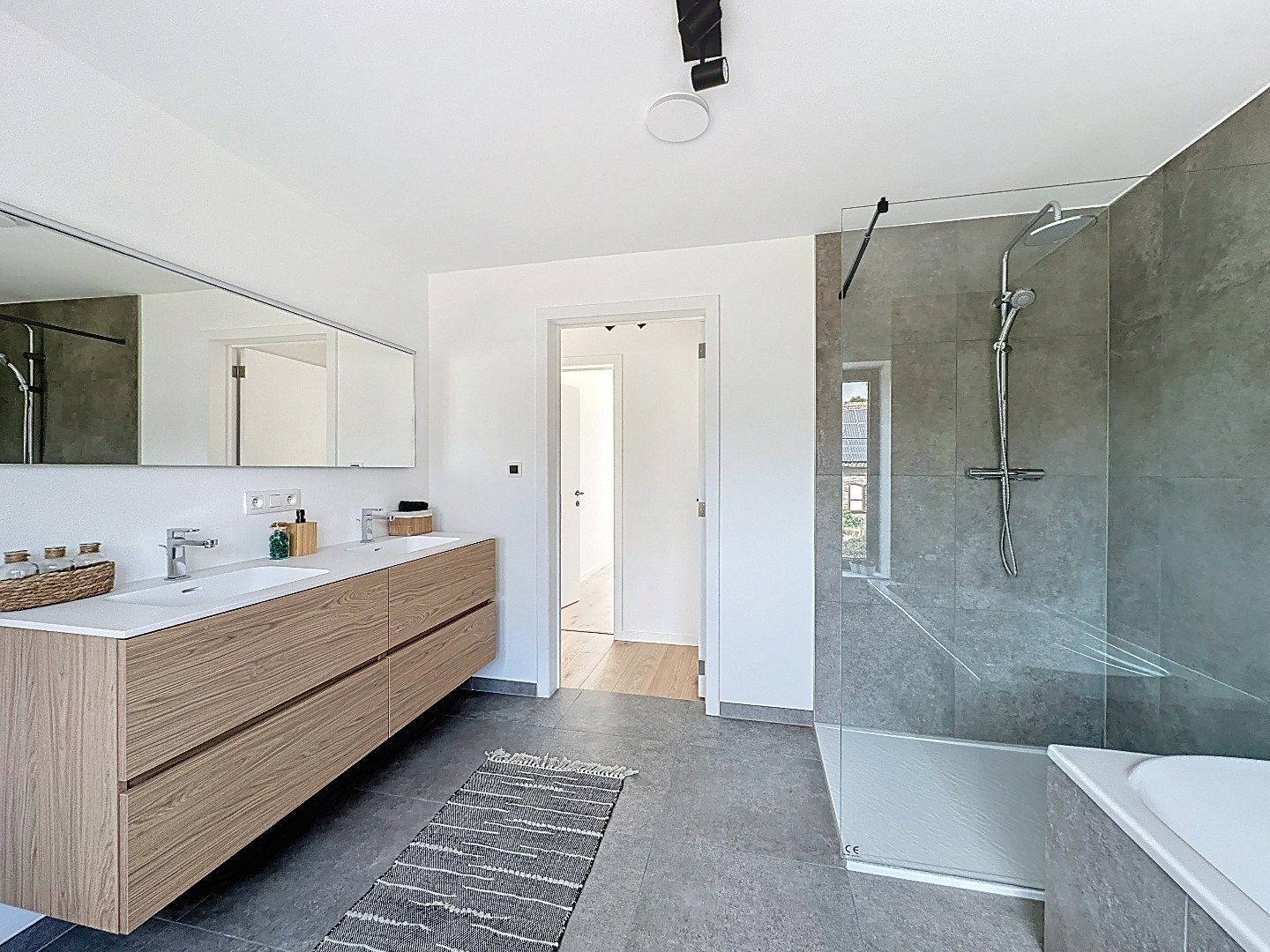 Instapklare vernieuwbouwwoning in het hart van Wezemaal foto 16
