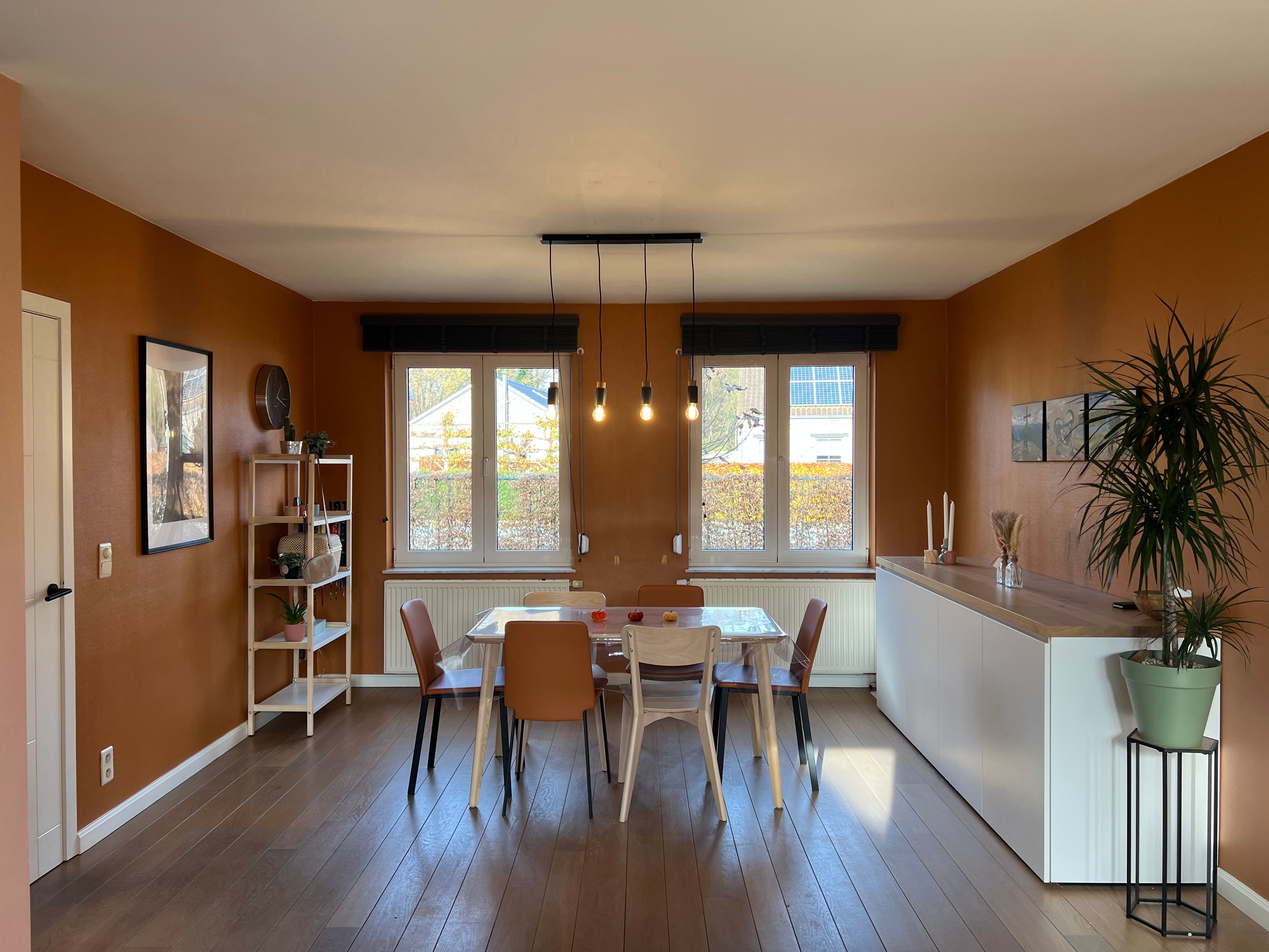 Instapklare, volledig gerenoveerde droomwoning met 3 slaapkamers, inpandige garage en prachtig aangelegde tuin foto 2