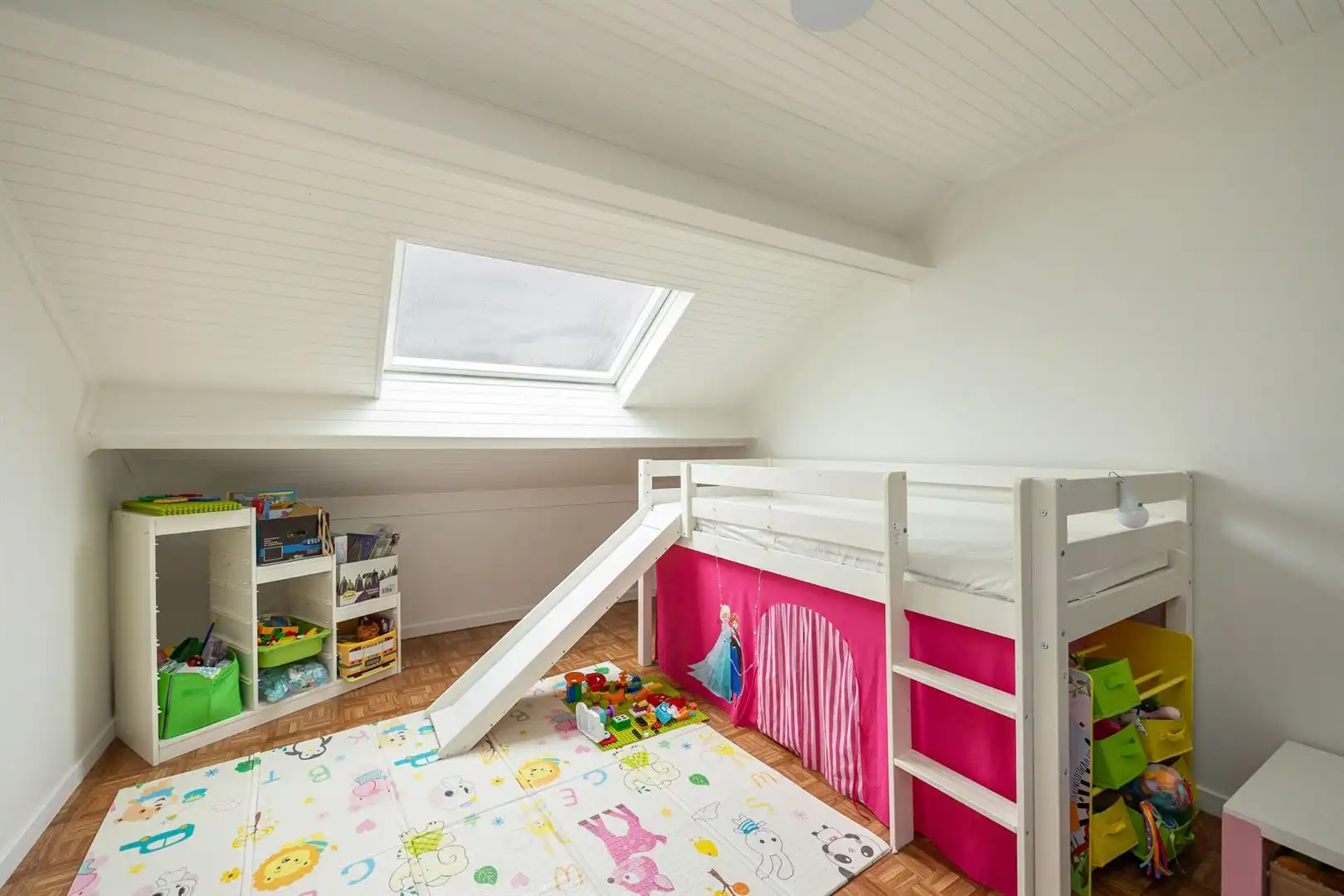 Ruim appartement met 4 slaapkamers en tuin! foto 5