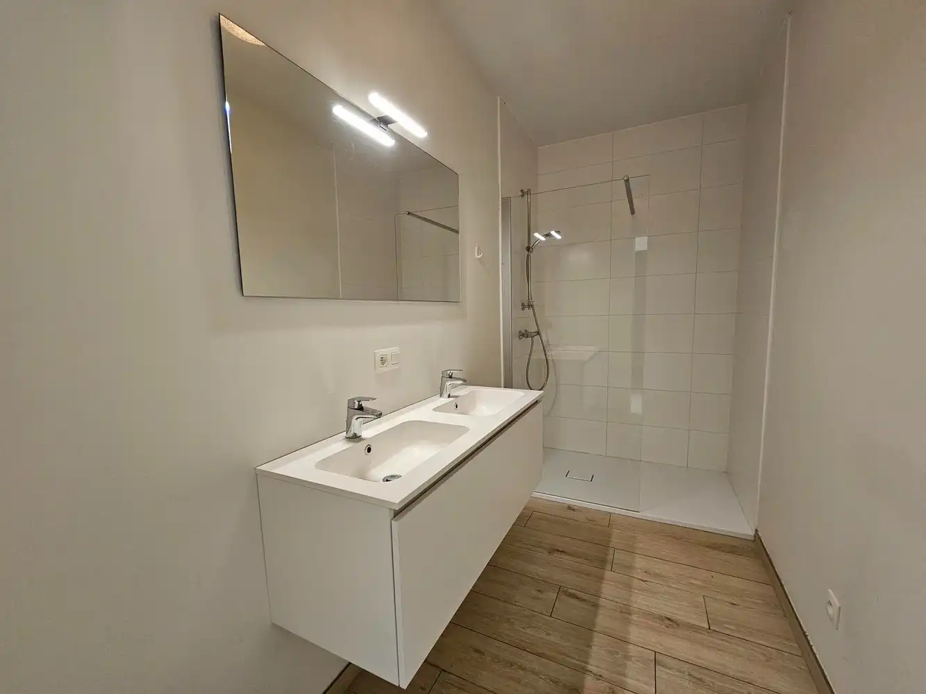 Stijlvol nieuwbouwappartement op toplocatie met 2 slaapkamers. foto 5