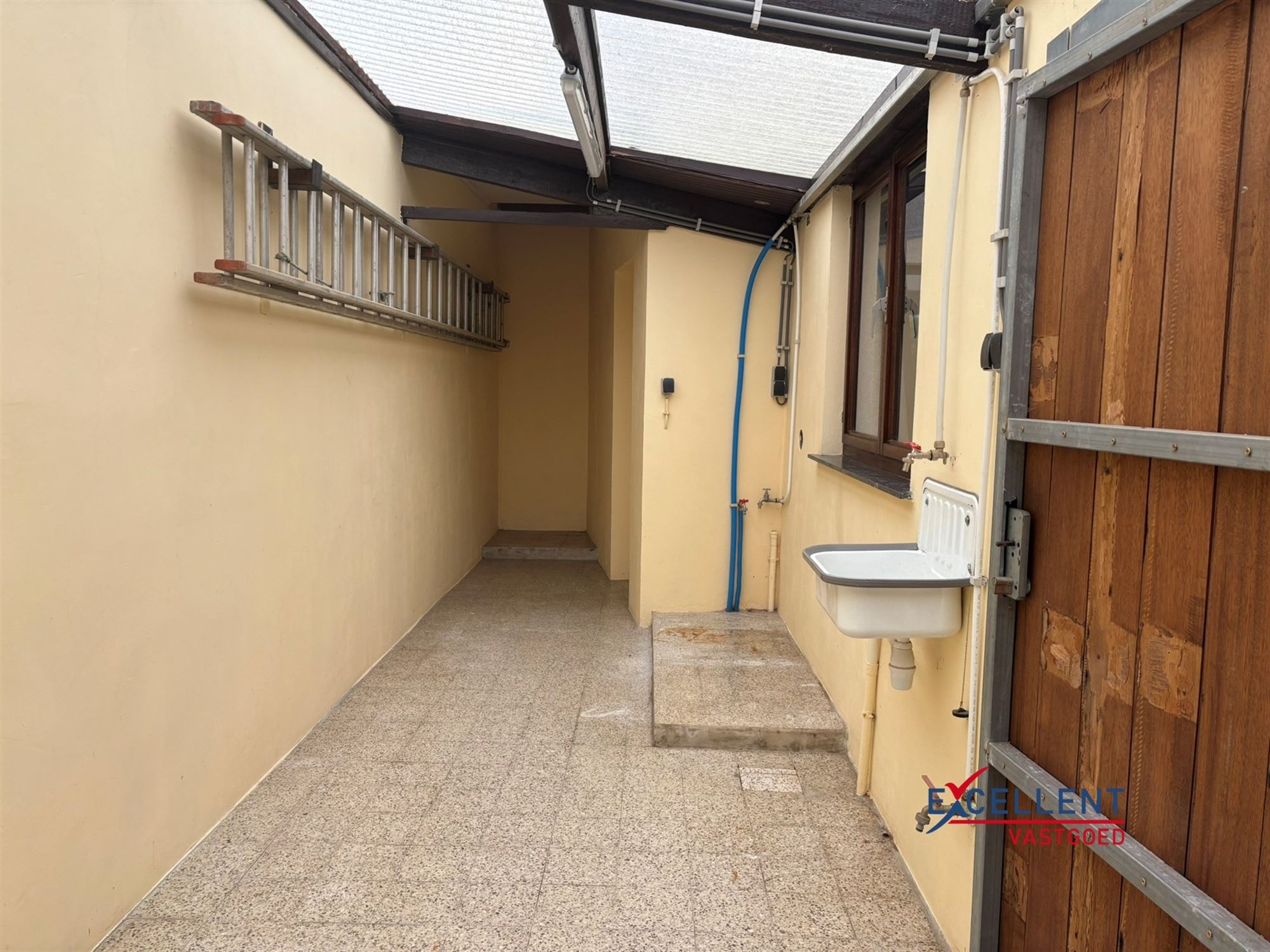 Gezinswoning met 4 slaapkamers & ruime tuin foto 4