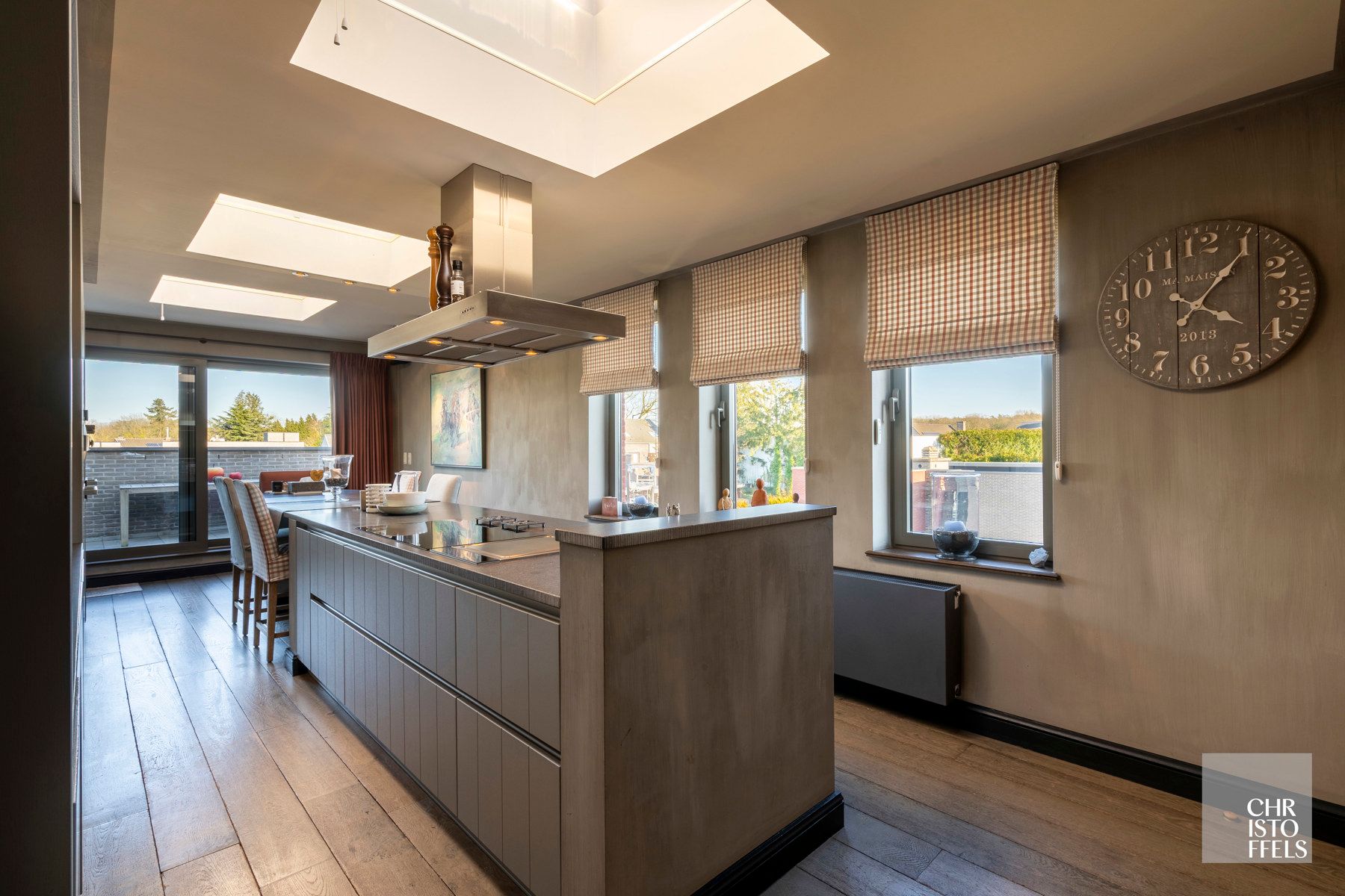 Luxe penthouse van 239m² met 34m² terrassen in hartje Zutendaal! foto 16