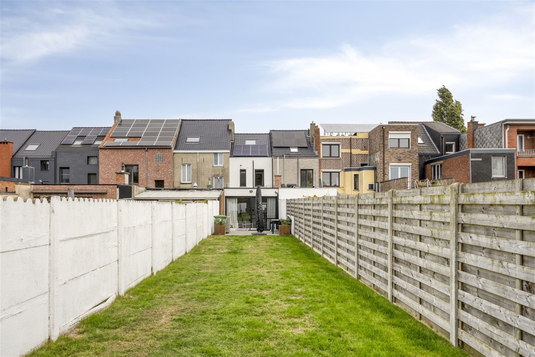 Totaal gerenoveerde woning met tuin foto 11