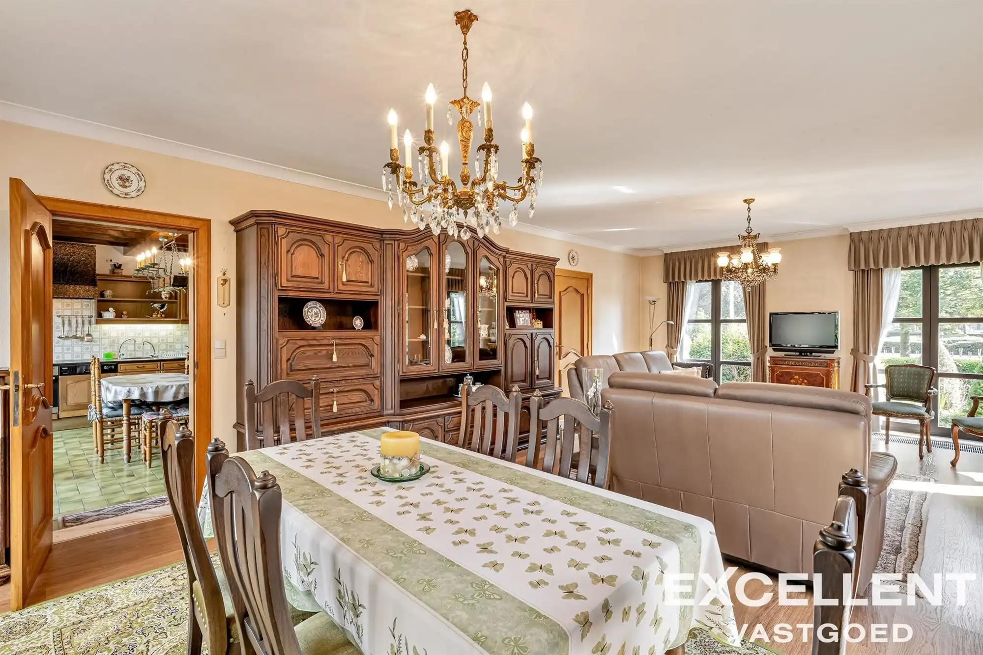 Ruime woning met enorm potentieel te koop in centrum Deinze foto 5