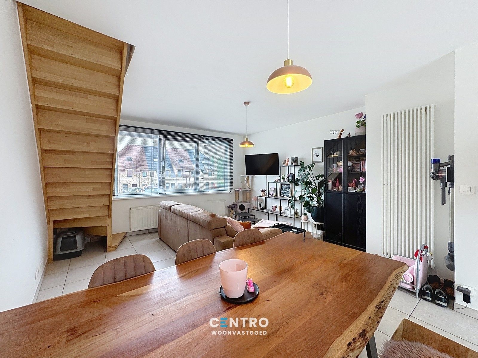 Opslagruimte met showroom en 3 verhuurde appartementen op 3.682m2! foto 24
