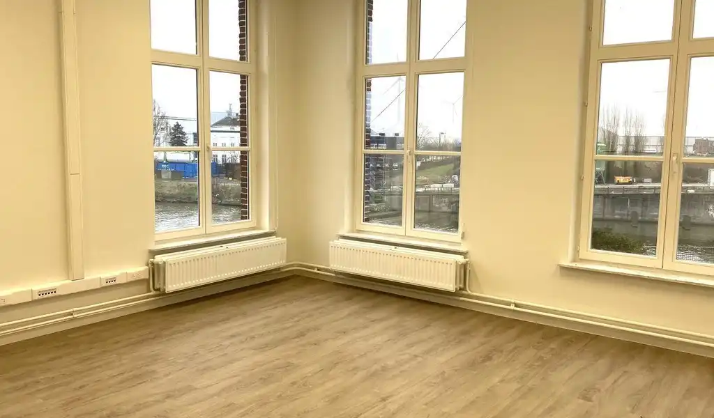 Gerenoveerde kantoren met zicht op water te huur in Gent foto 8