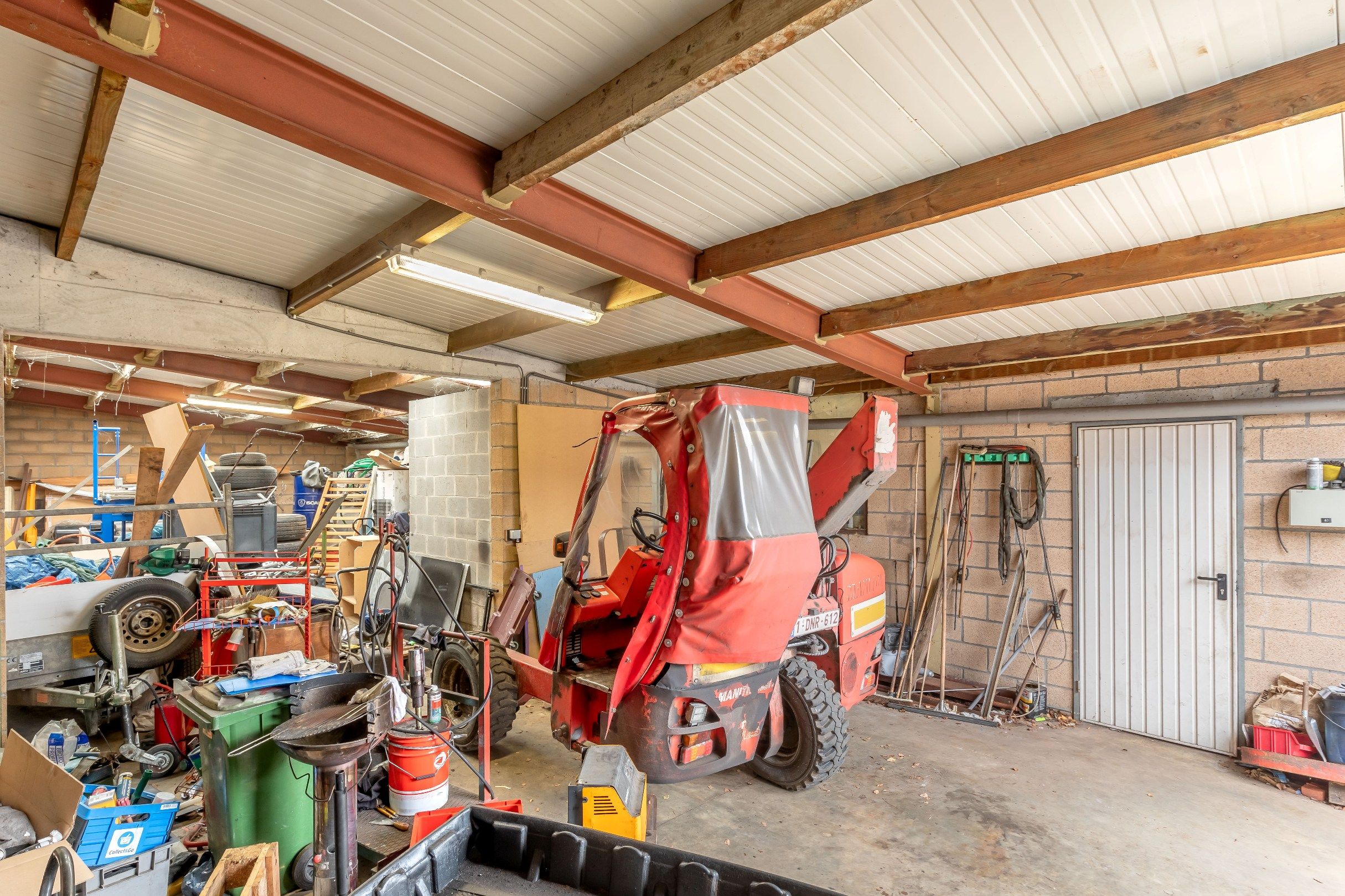 Woning met achterliggende grote loodsen (220m2) foto 13