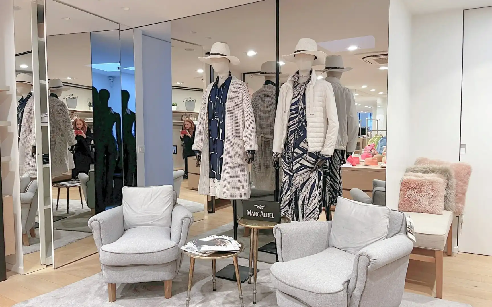 centraal gelegen handelspand Lippenslaan 248 te huur  foto 2