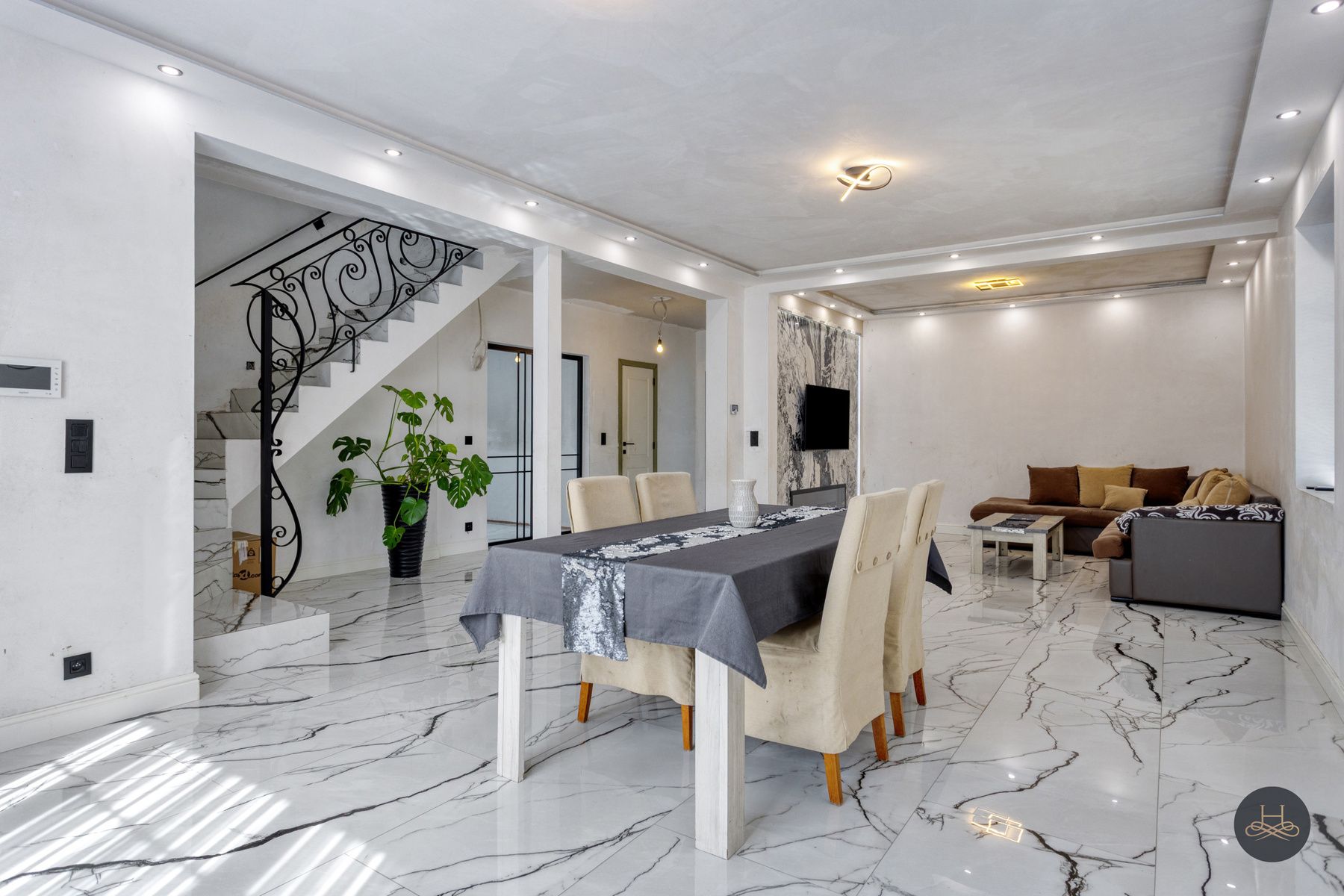 Riante woning met 6 slaapkamers en veel parkeergelegenheid foto 6