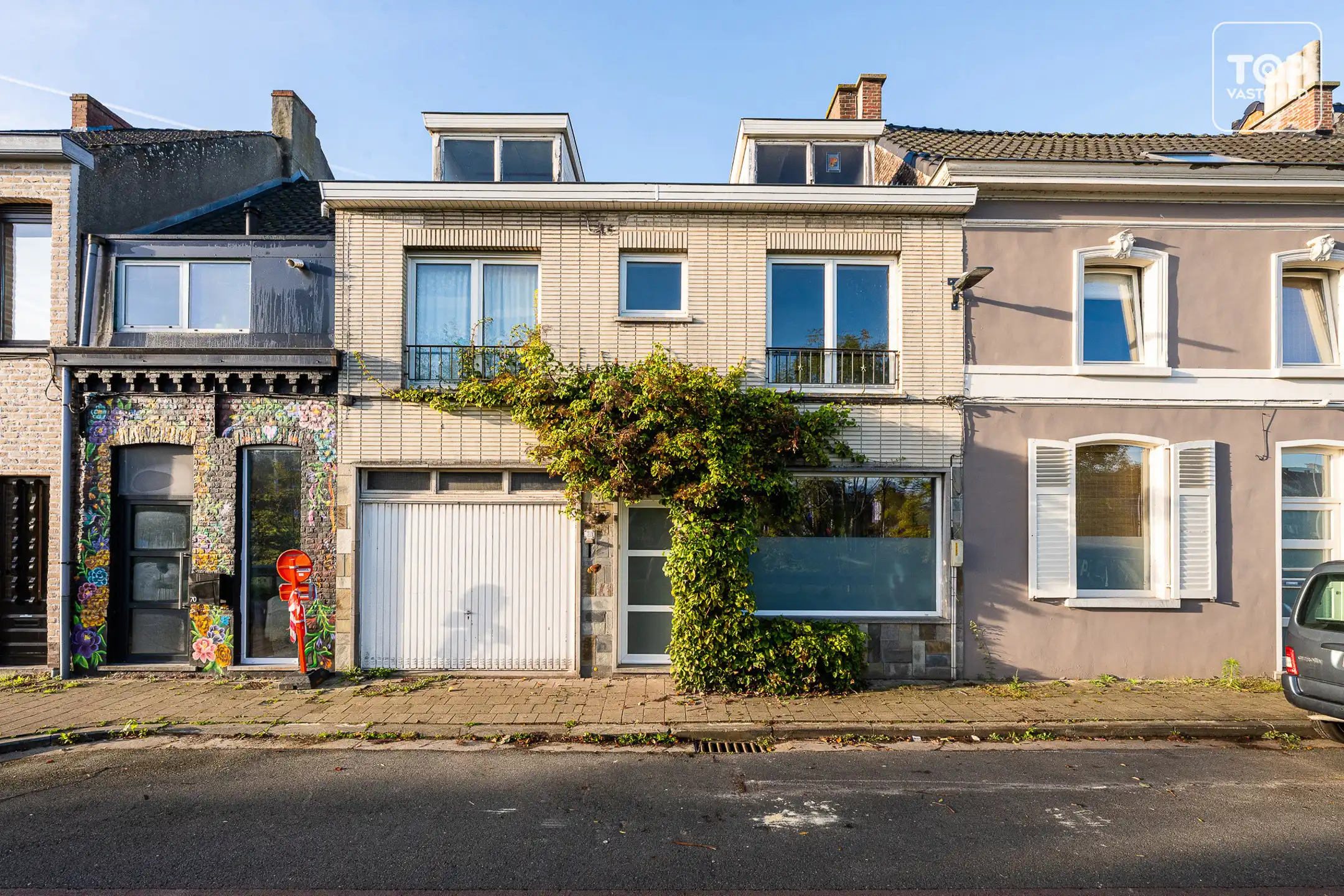 Hoofdfoto van de publicatie: Ontdek deze te renoveren woning met 4 slaapkamers te Mariakerke!