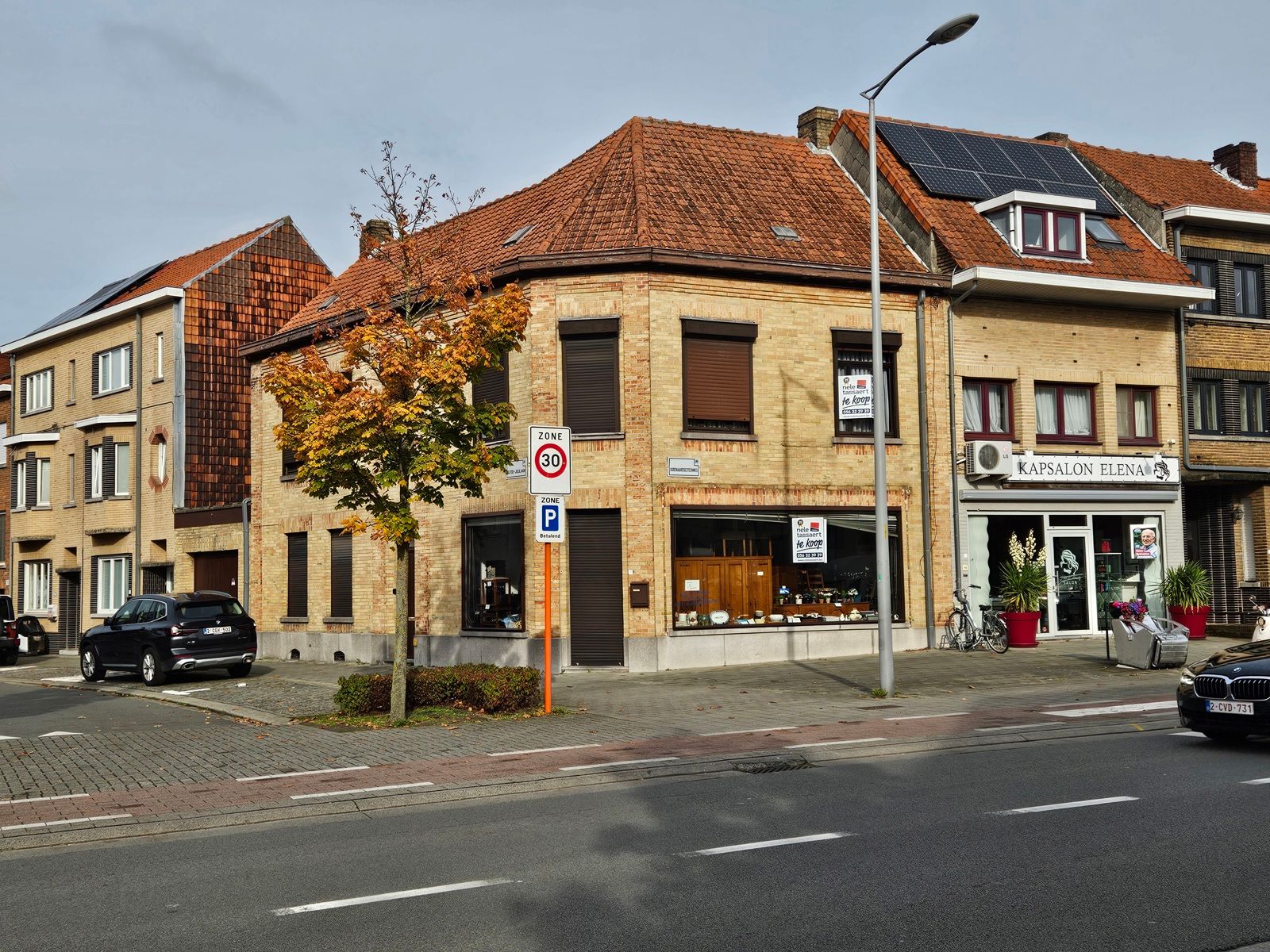 Ruime hoekwoning met grote garage/werkplaats ! foto 1