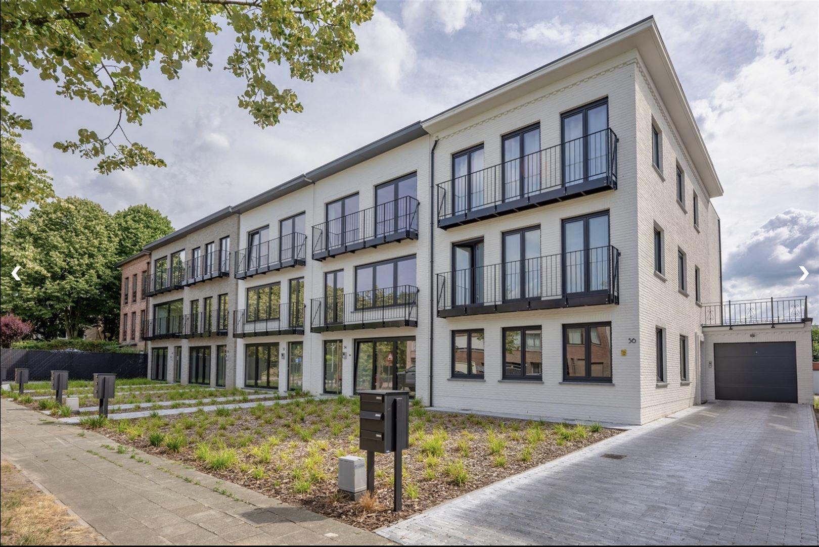 Instapklaar 2-slaapkamerappartement met carport foto 10