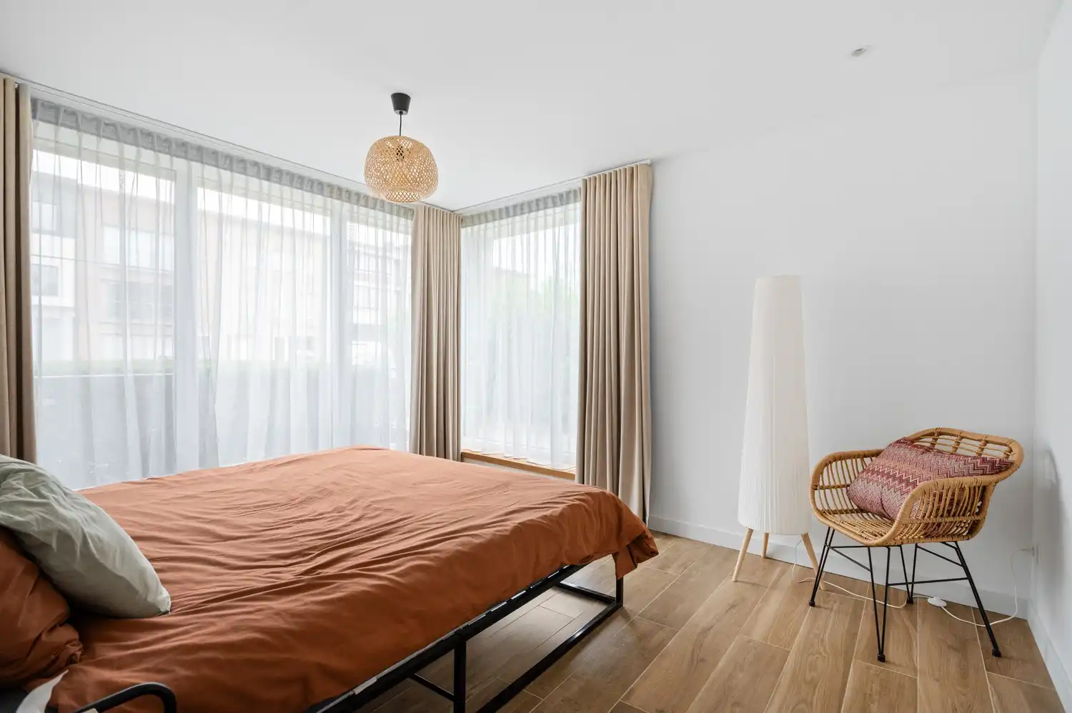 Prachtig gerenoveerd gelijkvloers appartement met zonnige tuin, grote oprit  en ruime garagebox foto 12
