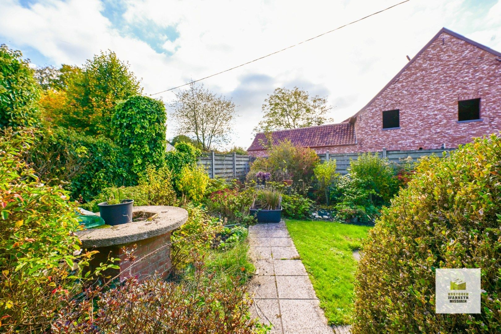 Gelijkvloerse te renoveren of herop te bouwen woning op 811m2 aan bosrand te Hertsberge foto 9