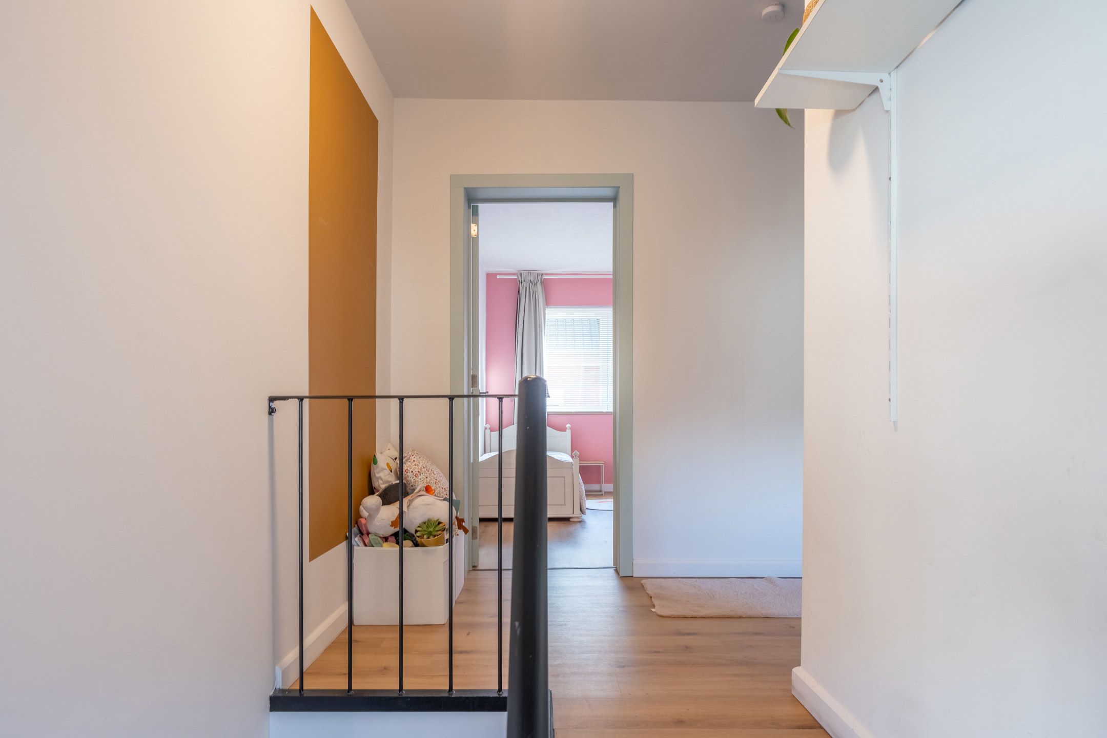 Recent gerenoveerde woning met 4 slpks en zij-ingang! foto 11