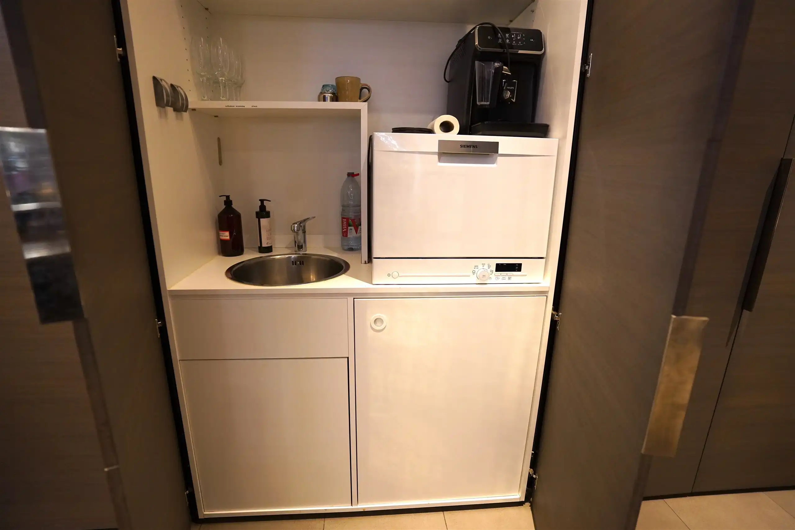 Instapklaar bureel tussen Grote Markt & Conservatoriumplein foto 14