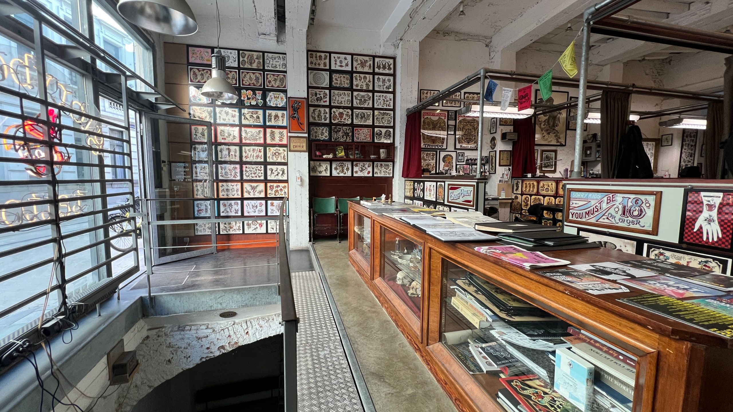 ANTWERPEN - winkelpand op toplocatie foto 10