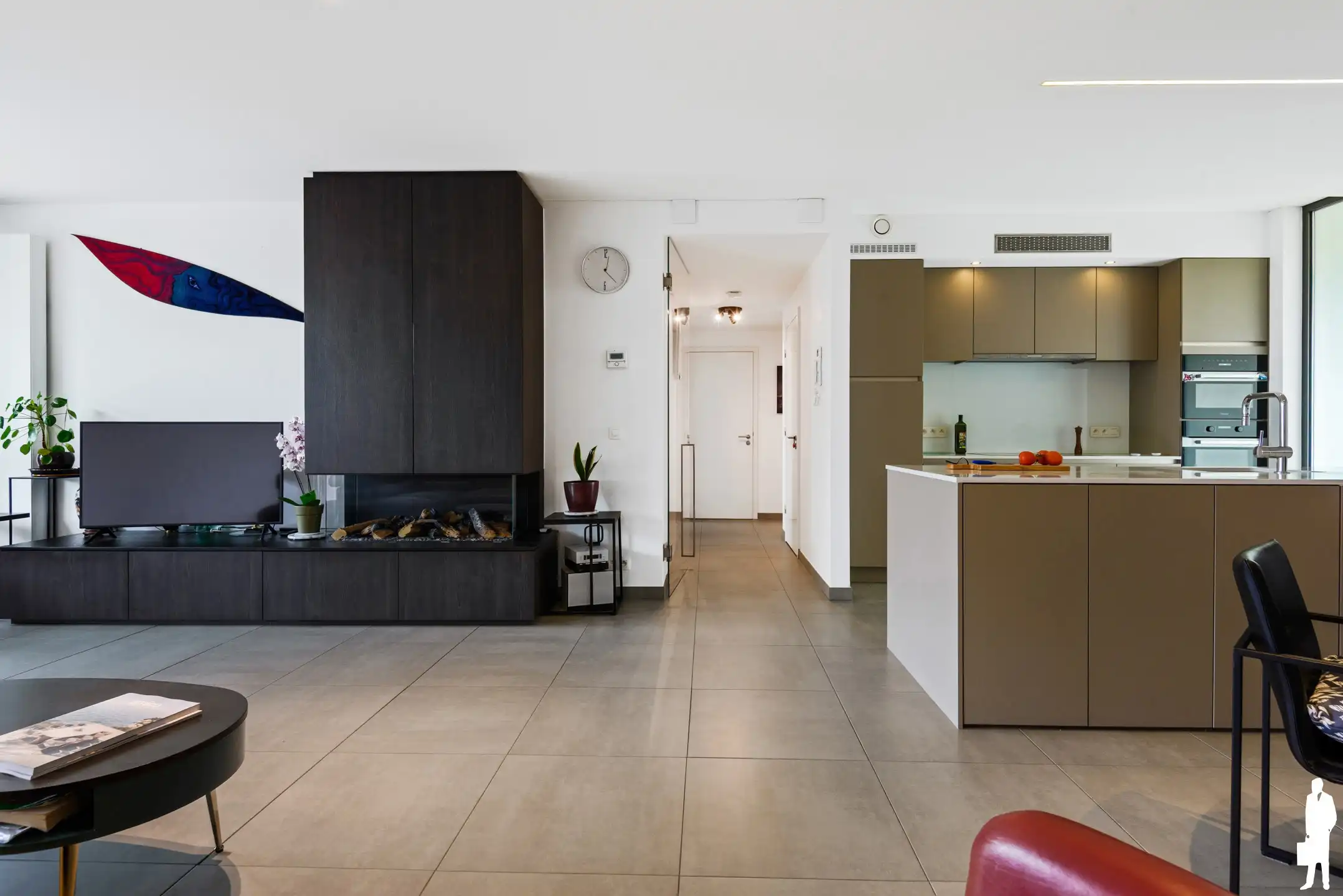 Stijlvol appartement met terras en 2 autostaanplaatsen foto 10