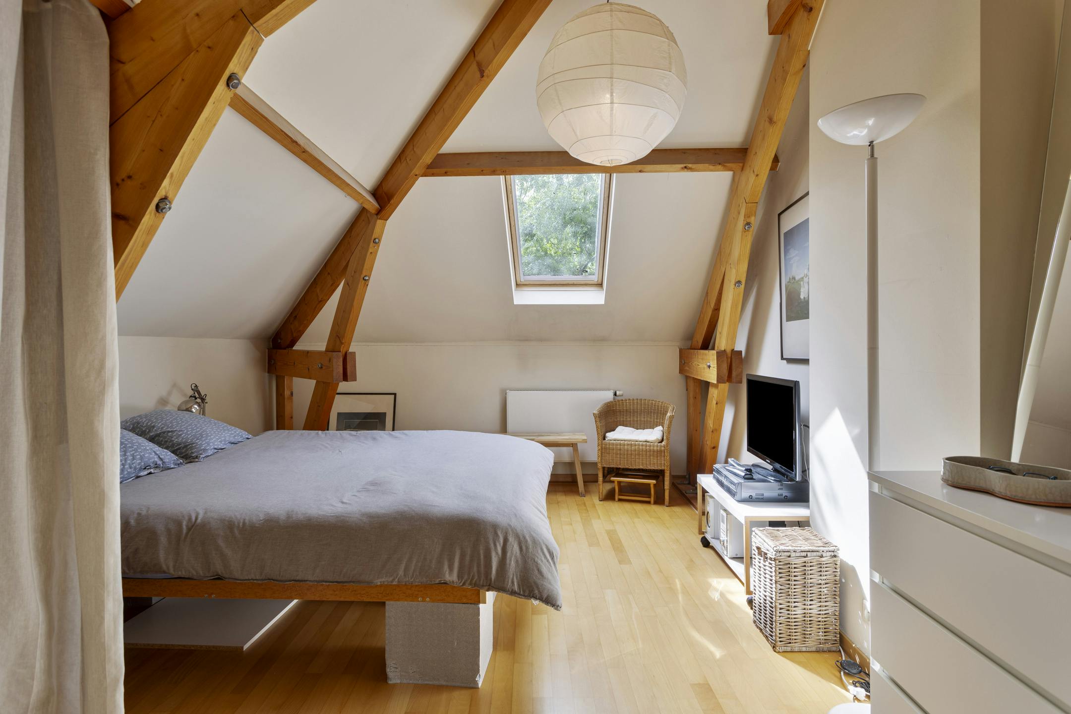 Ruim, lichtrijk appartement met twee slaapkamers te koop in Brugge foto 9