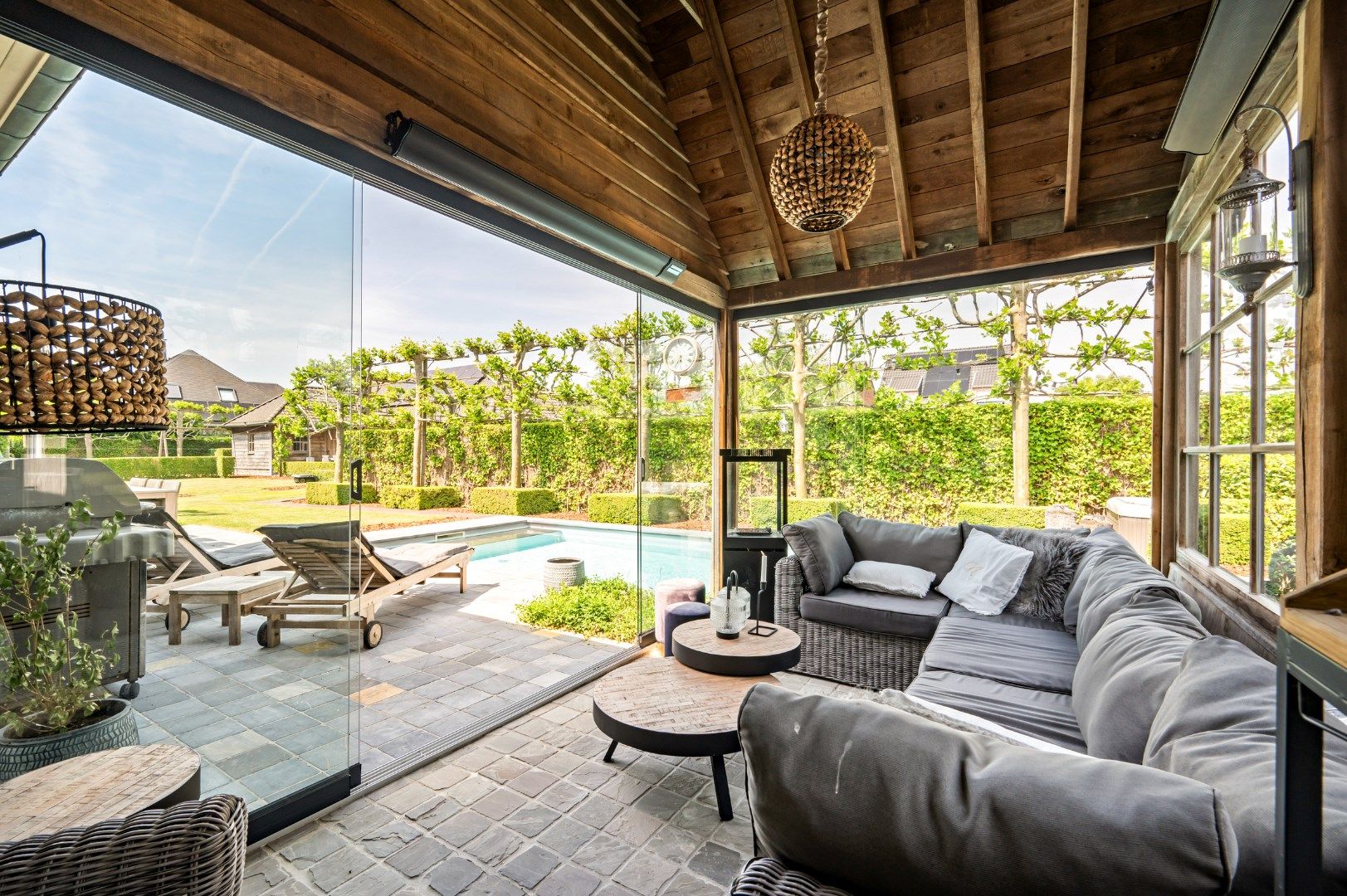 Luxueuze villa met zwembad, poolhouse en vier slaapkamers  foto 30