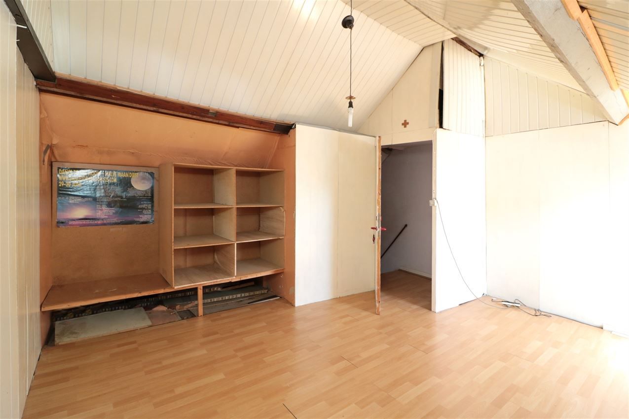 omgeving station en ziekenhuis, stadstuin, label D, neogotische stijl foto 54