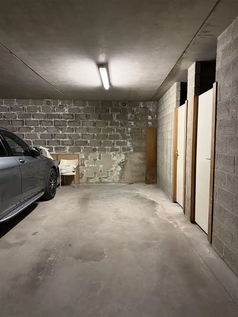 Prachtig 2 (+1)-slaapkamer appartement met terrasje, autostaanplaats en berging op een toplocatie nabij de Markt van Maaseik. foto 14