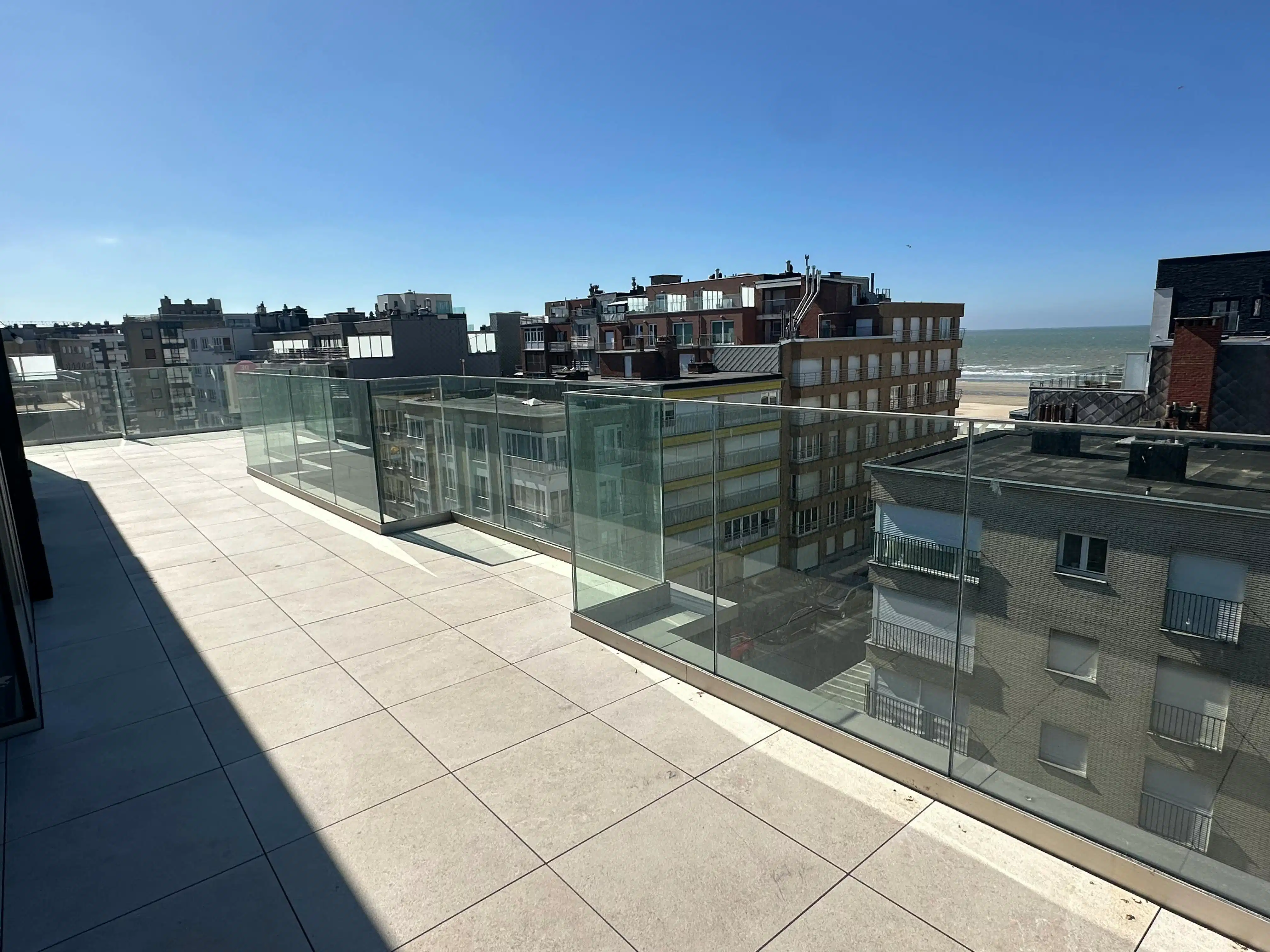 Exclusieve penthouse met 3 slaapkamers en frontaal zeezicht! foto 4