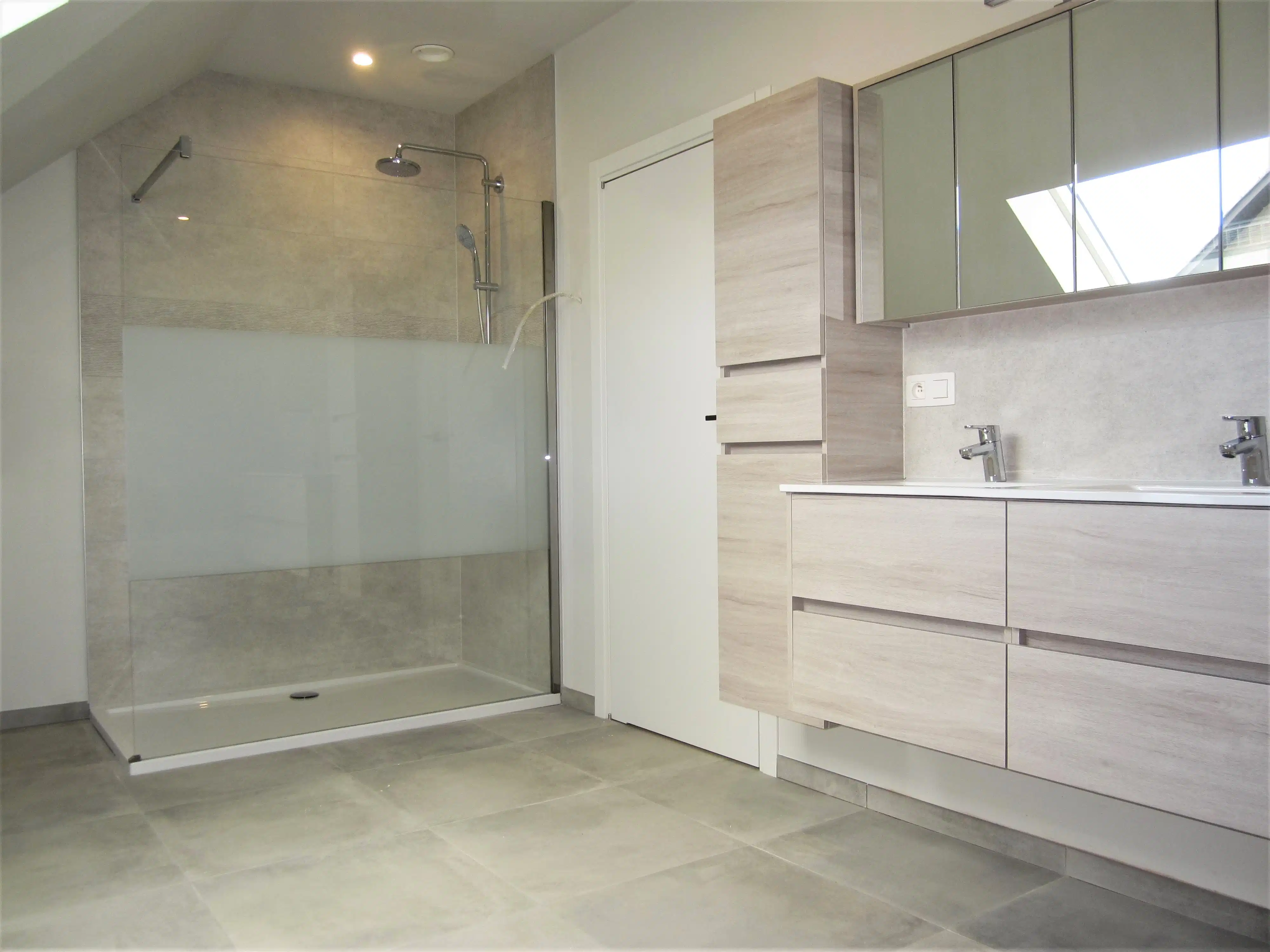 Prachtige halfopen pastoriewoning van 160m² met zuidgericht terras v 31m², balkon, zonnepanelen en drie staanplaatsen.  foto 18